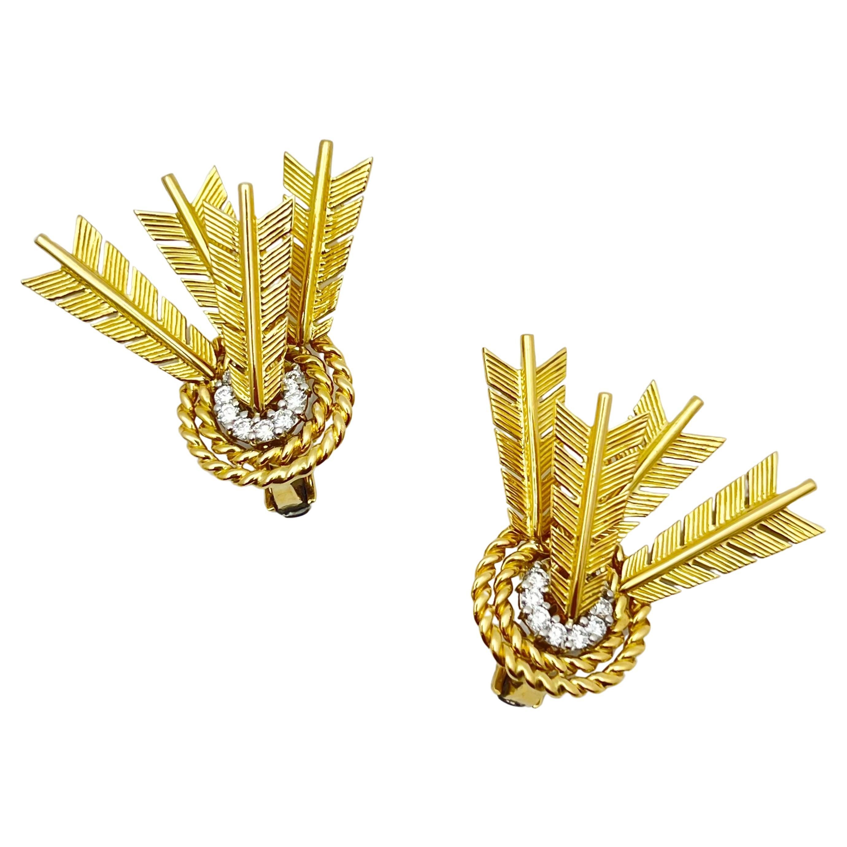 Verdura 18k Yellow Gold Diamond Target Earrings In Excellent Condition For Sale In Palm Beach, FL