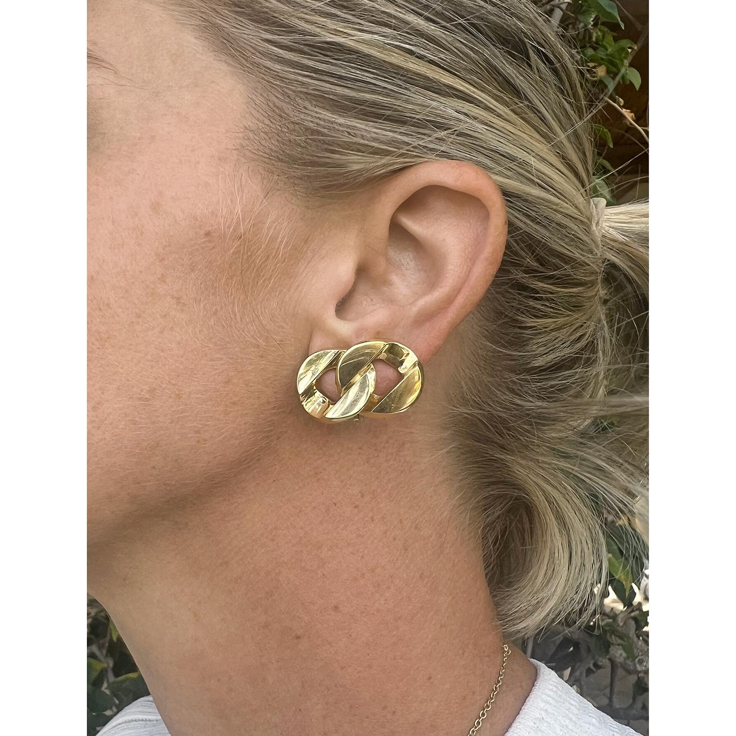 Verdura 18k Yellow Gold Double Curb-Link Earrings For Sale 1