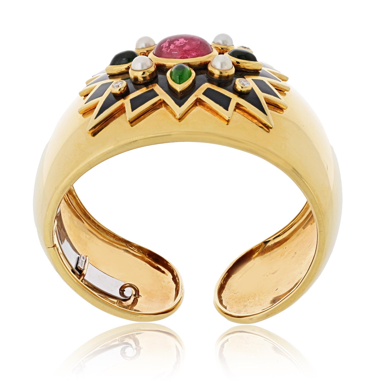 Round Cut Verdura 18K Yellow Gold Maltese Cross Sunburst Vintage Bracelet For Sale