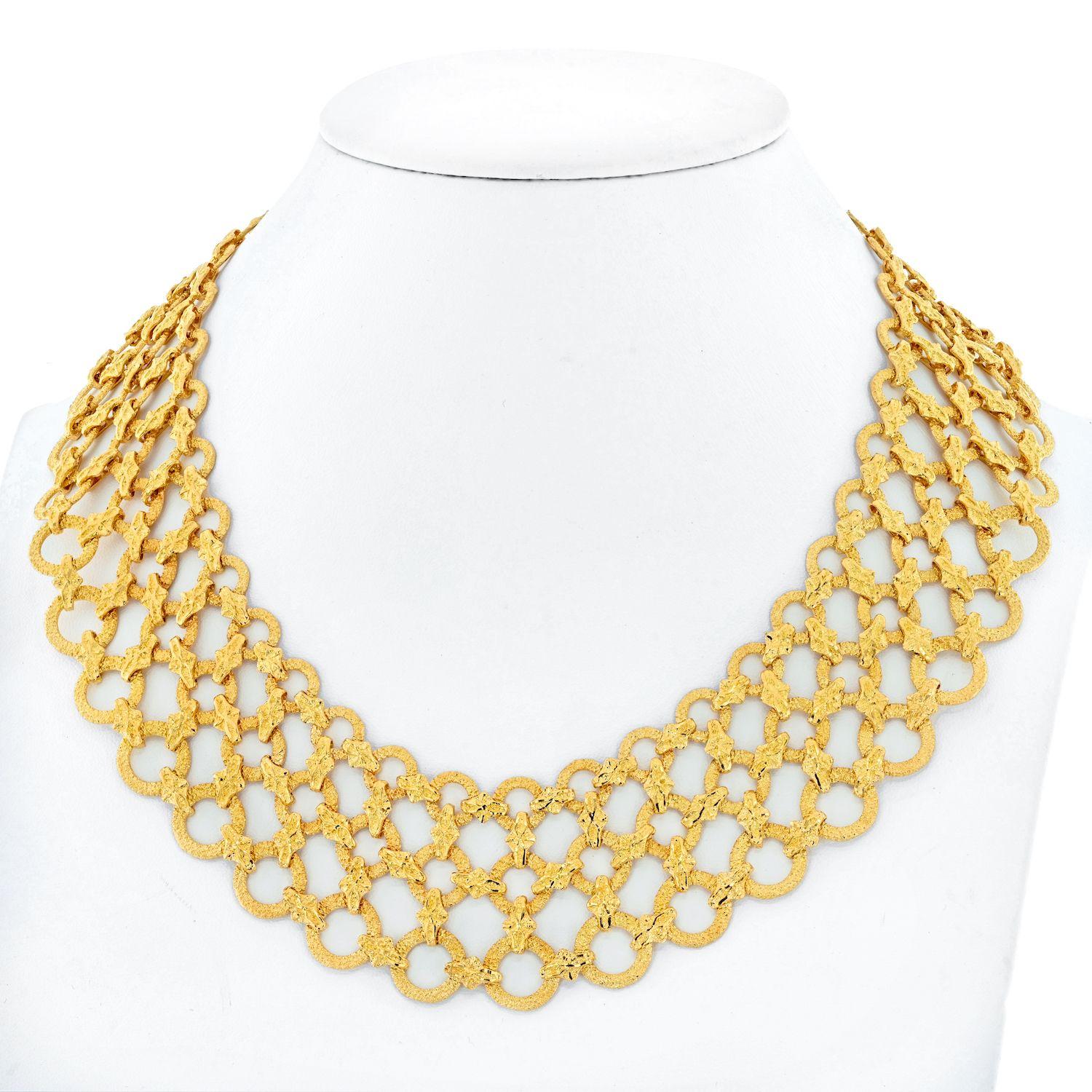 Verdura 18K Yellow Gold Openwork Bib Necklace.
Beautiful craftsmanship by Verdura never ceases to amaze us! This vintage 18k yellow gold collar bib is a perfect example of quality gold jewelry that wears and holds well regardelss of the era.