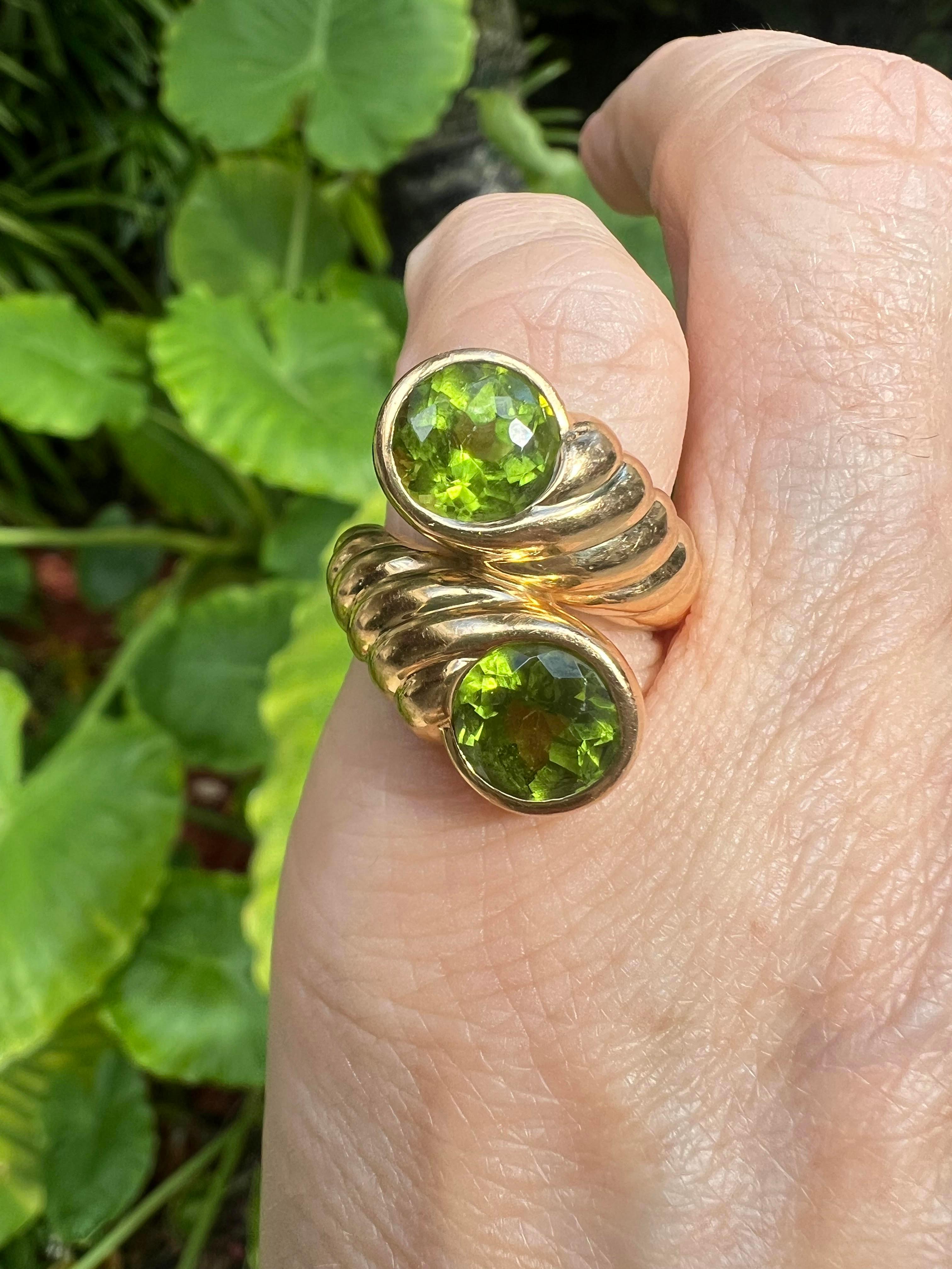 Verdura Anillo Cruzado Peridoto Oro Amarillo 18k en Excelente Estado en Palm Beach, FL