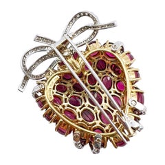 Spilla con cuore avvolto in oro 18k, platino, rubellite e diamanti di Verdura