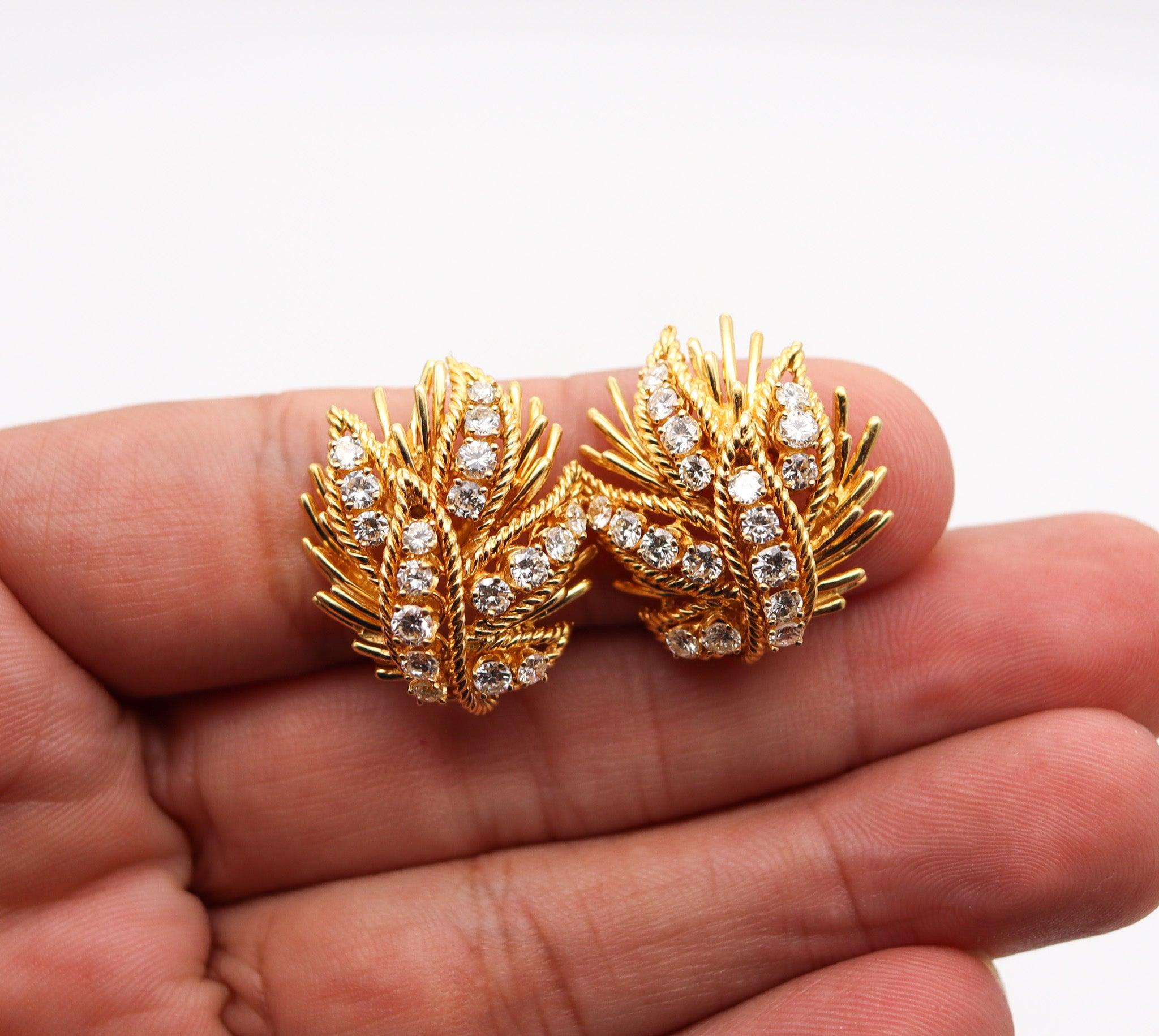 Brilliant Cut VERDURA 1960 Clips On Earrings In 18Kt Gold With 3.24 Ctw Of VS Diamonds