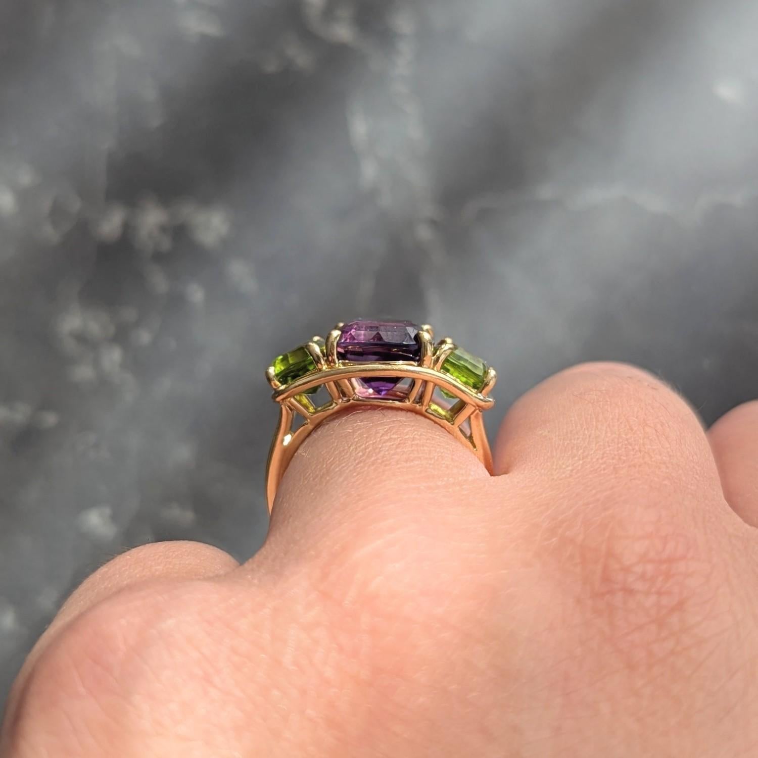 Verdura 1990 Ametista Peridoto Oro Giallo 18 Carati Anello Vintage con Tre Pietre in vendita 7