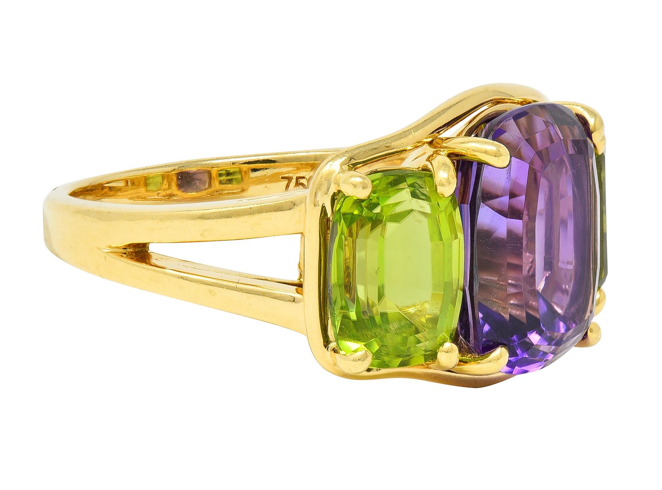 Taglio cuscino Verdura 1990 Ametista Peridoto Oro Giallo 18 Carati Anello Vintage con Tre Pietre in vendita