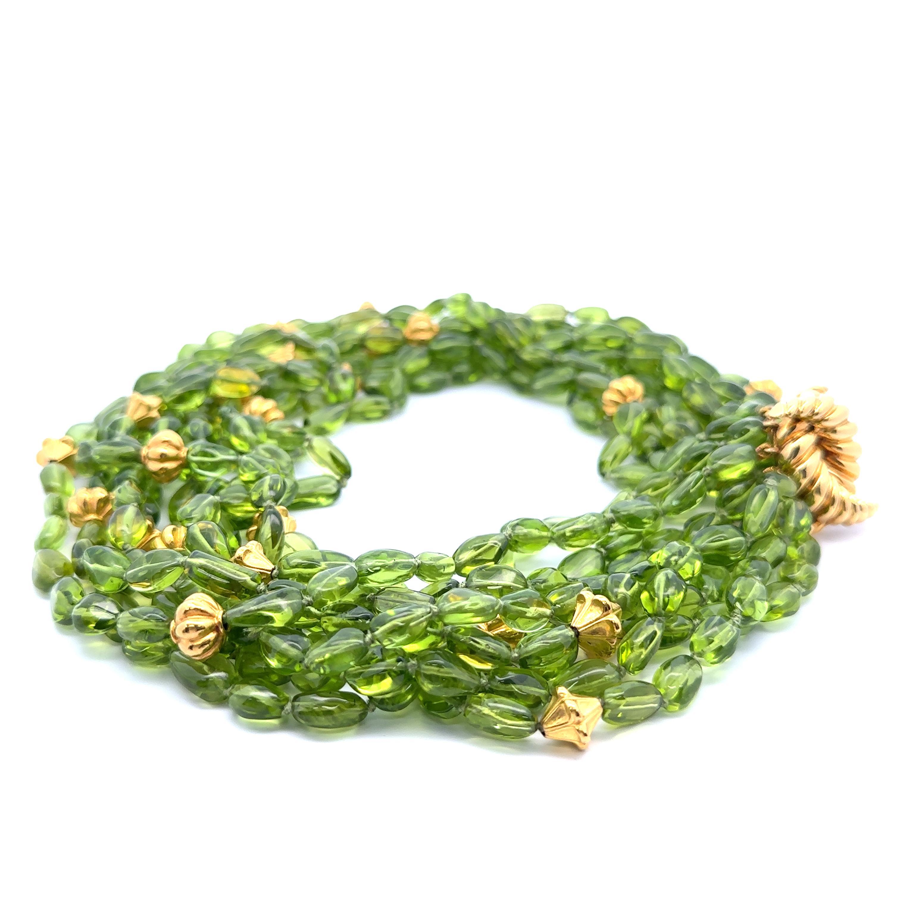 --Pietre: --
Numerosi peridoti naturali autentici - forma burattata - colore verde lime intenso 

Materiale: Perline e chiusura in oro giallo massiccio 18k
Peso: 271,59 grammi lordi
Tipo: Collana a 9 fili con torsione
Lunghezza: 17 pollici