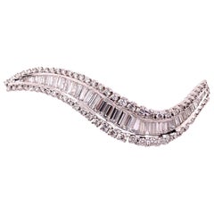 Verdura Broche / épingle en diamants baguettes et ronds de 10 carats TDW