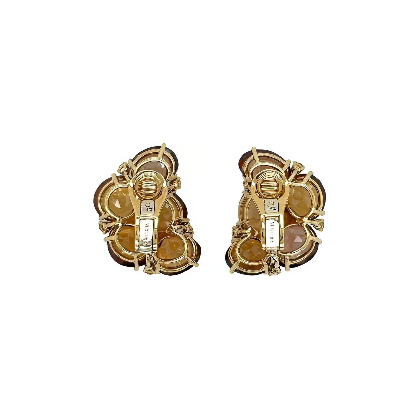 Ein Paar Ohrclips aus 18 Karat Gelbgold, braunem Zirkon und gelbem Fancy-Diamanten, Verdura.  Jeder Ohrclip ist als flacher Halbmond aus fünf ovalen, facettierten braunen Zirkonen gestaltet, die mit acht (8) runden gelben Brillanten besetzt sind. 