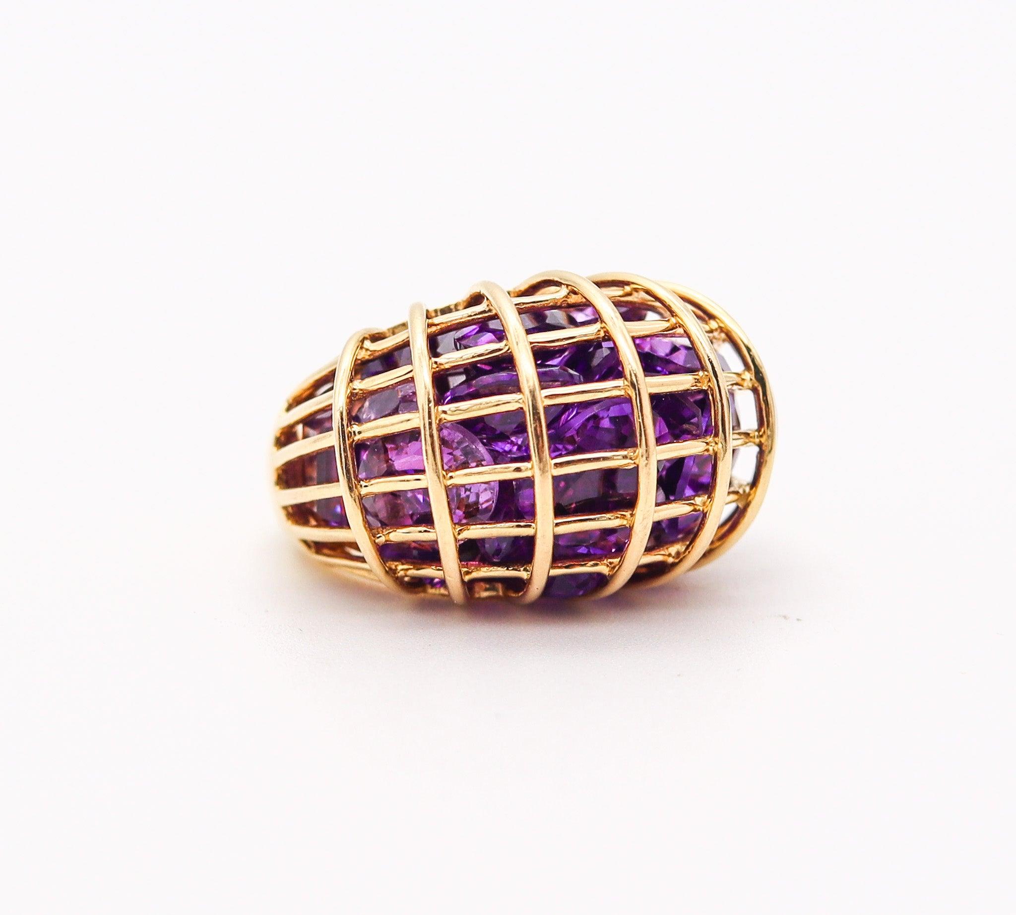 Modernist VERDURA Caged Cocktail Ring In 18Kt Yellow Gold With 25 Purples Amethysts For Sale