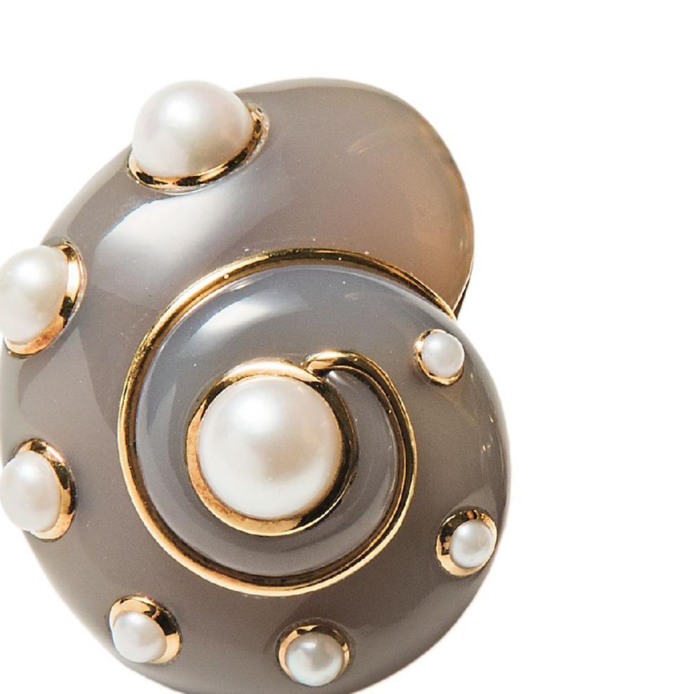 Combining oyster gray chalcedony with the luster of cultured pearls, these iconic Verdura shell ear clips are an elegant day to night look. Each is completed by a gold omega back on the reverse.

Approximately 1.25” x 1”
Signed Verdura with Trianon