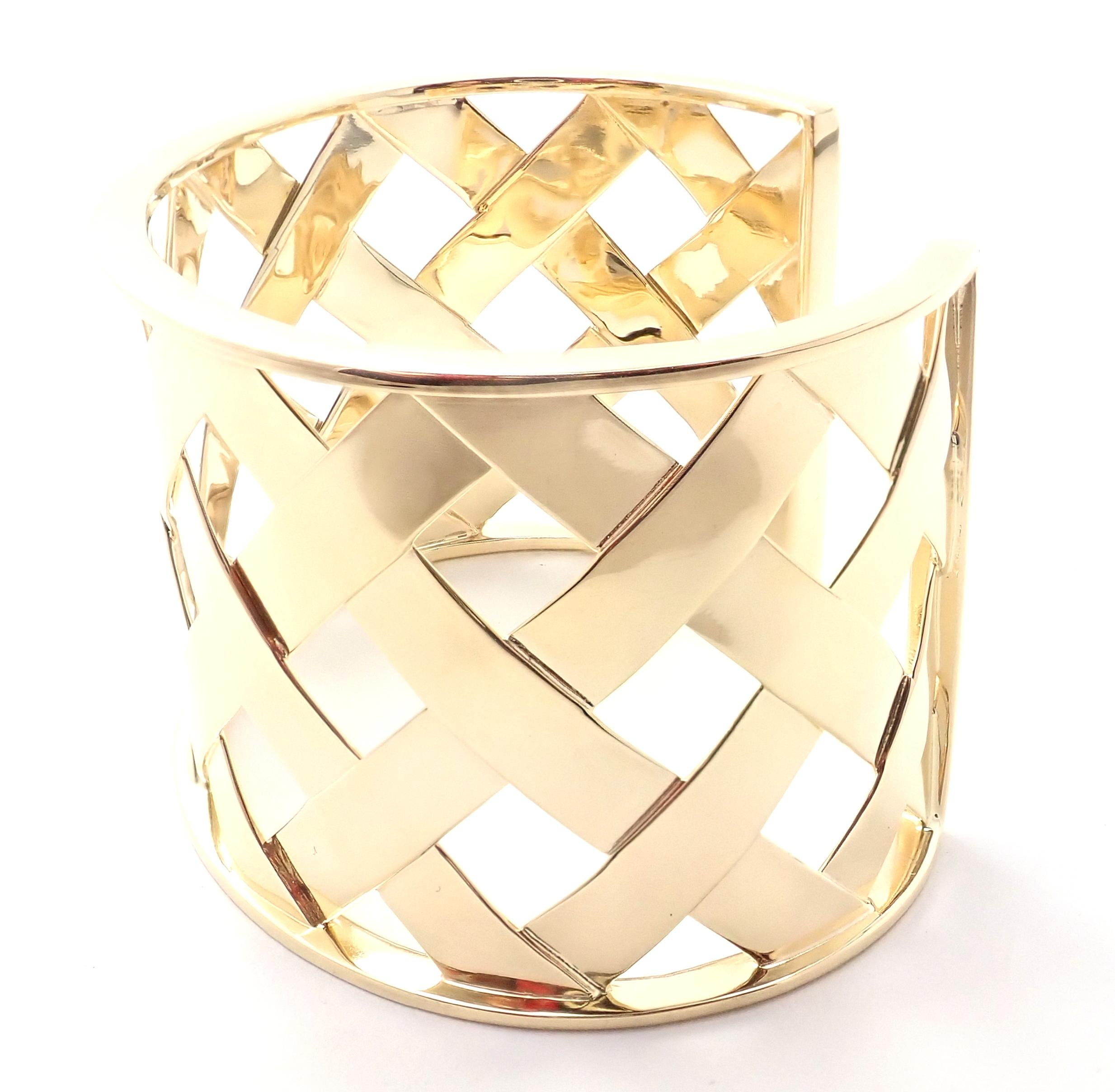Verdura Criss Cross Wide Yellow Gold Cuff Bangle Bracelet In Excellent Condition In Holland, PA