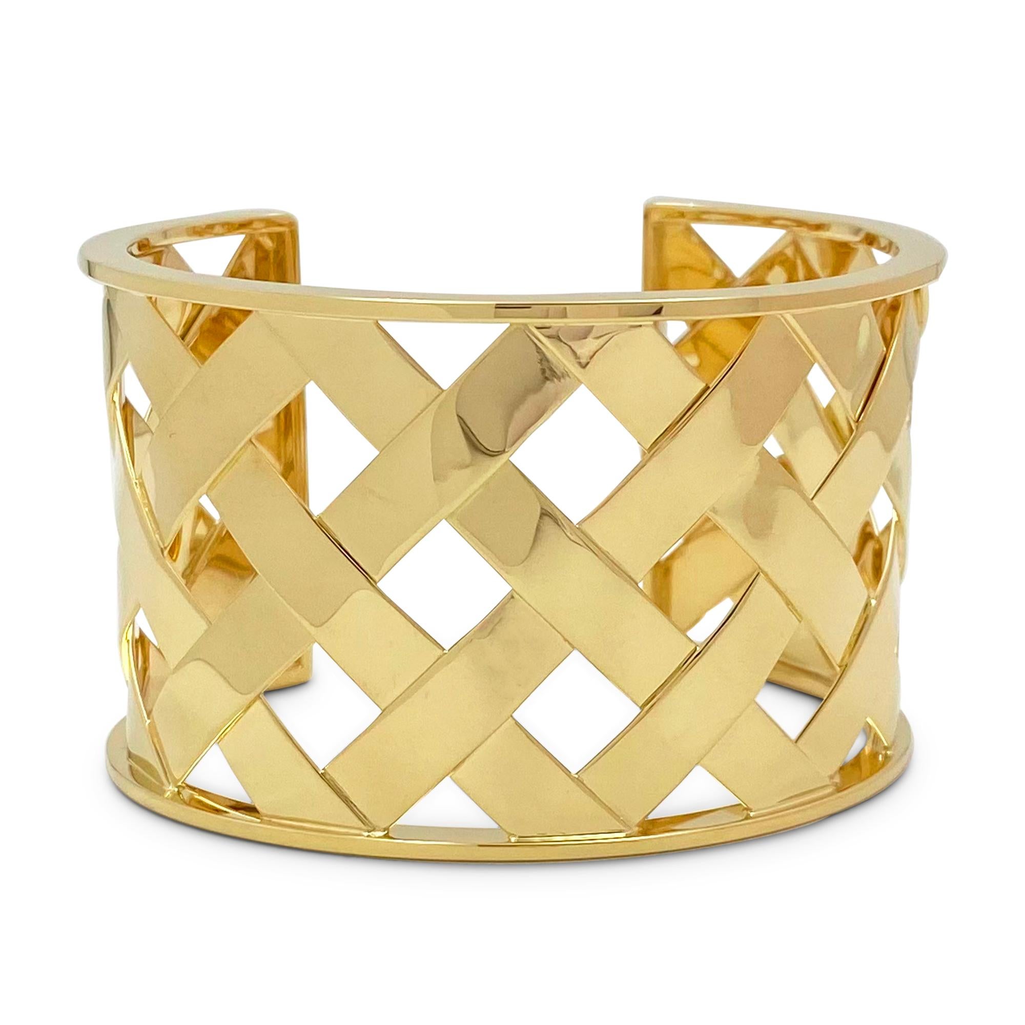 Authentic Verdura 'Criss Cross' cuff bangle crafted in 18 karat yellow gold. The open cuff design will fit up to a 5 1/2-inch wrist. Signed Verdura, 750 with serial number. Bracelet is presented with the original box, no papers. CIRCA 2000s.

Brand: