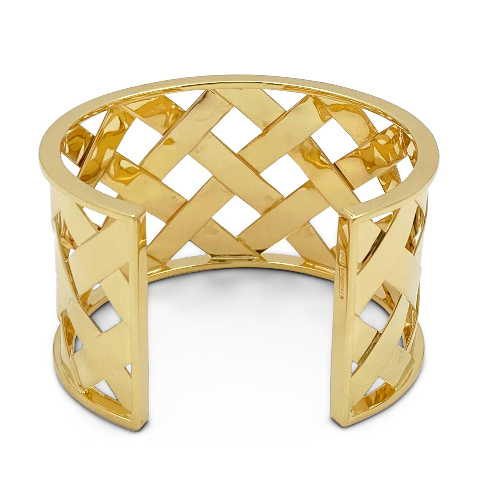Verdura 'Criss Cross' Yellow Gold Cuff In Excellent Condition In New York, NY