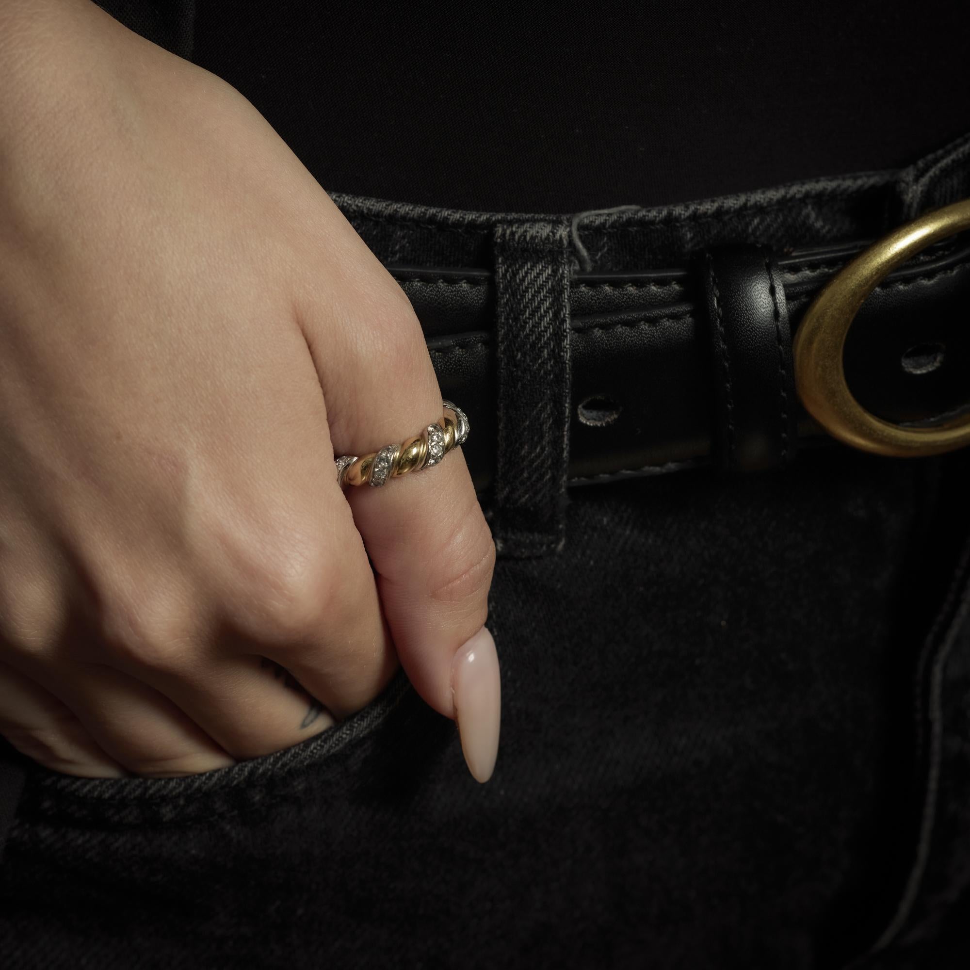 Fede nuziale in oro giallo 18 carati e platino con diamante Verdura In condizioni buone in vendita a Beverly Hills, CA