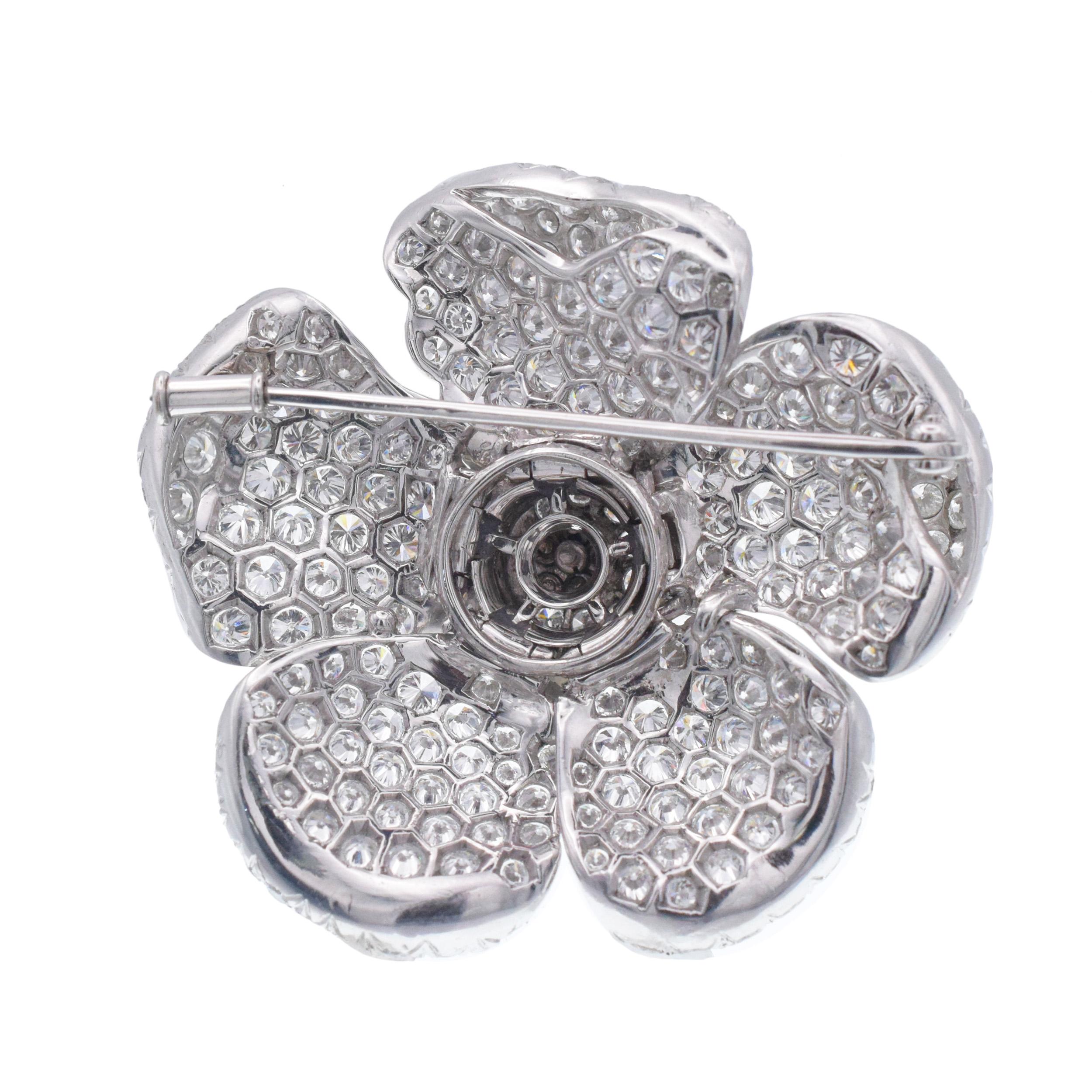 Verdura Diamond 'En Tremblant' Flower Brooch In Excellent Condition For Sale In New York, NY