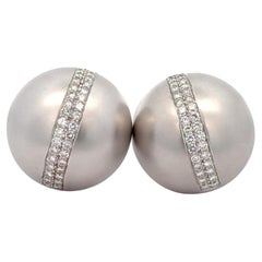 Orecchini a clip con diamante a cupola di Verdura in oro bianco 18 carati