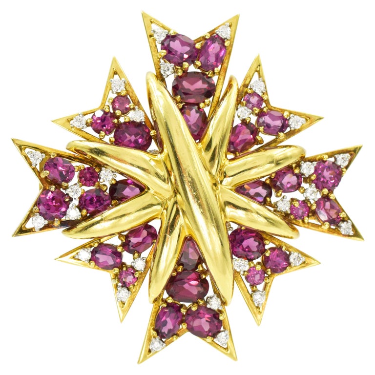 Broche « Croix de Malte » de Verdura en grenat et diamants En vente sur  1stDibs