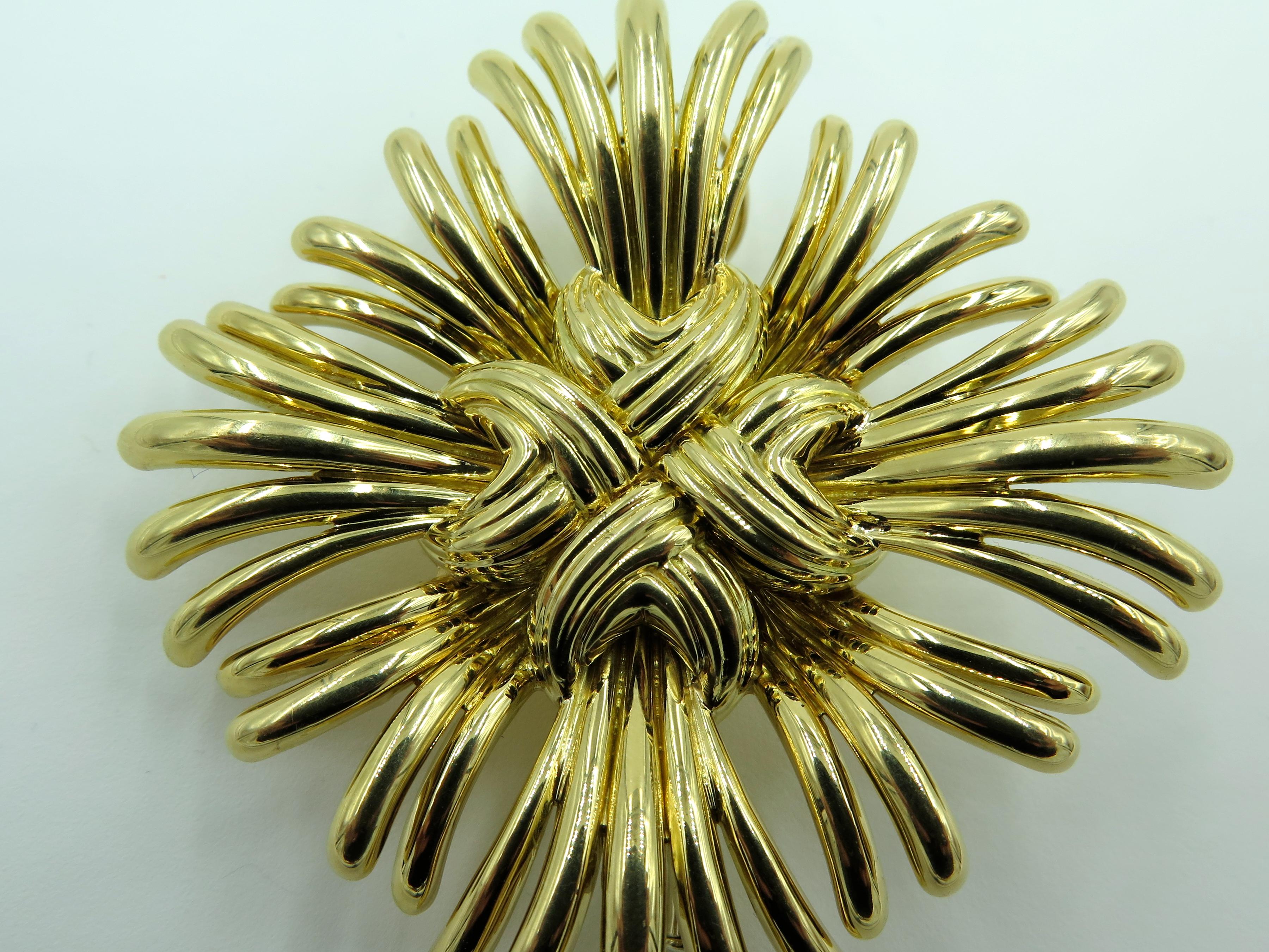Verdura Gold Brooch In Excellent Condition In New York, NY
