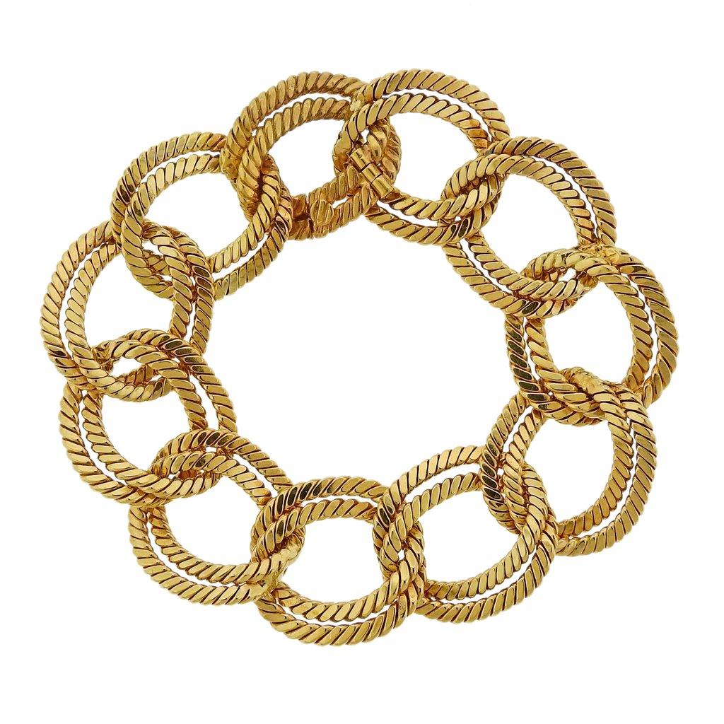 Classic 18k yellow gold link bracelet, crafted by Verdura. Retail is $27,500. Bracelet is 7.5