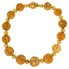 Verdura Collier de perles d'animaux sculptées en or jaune 18 carats et jaspe