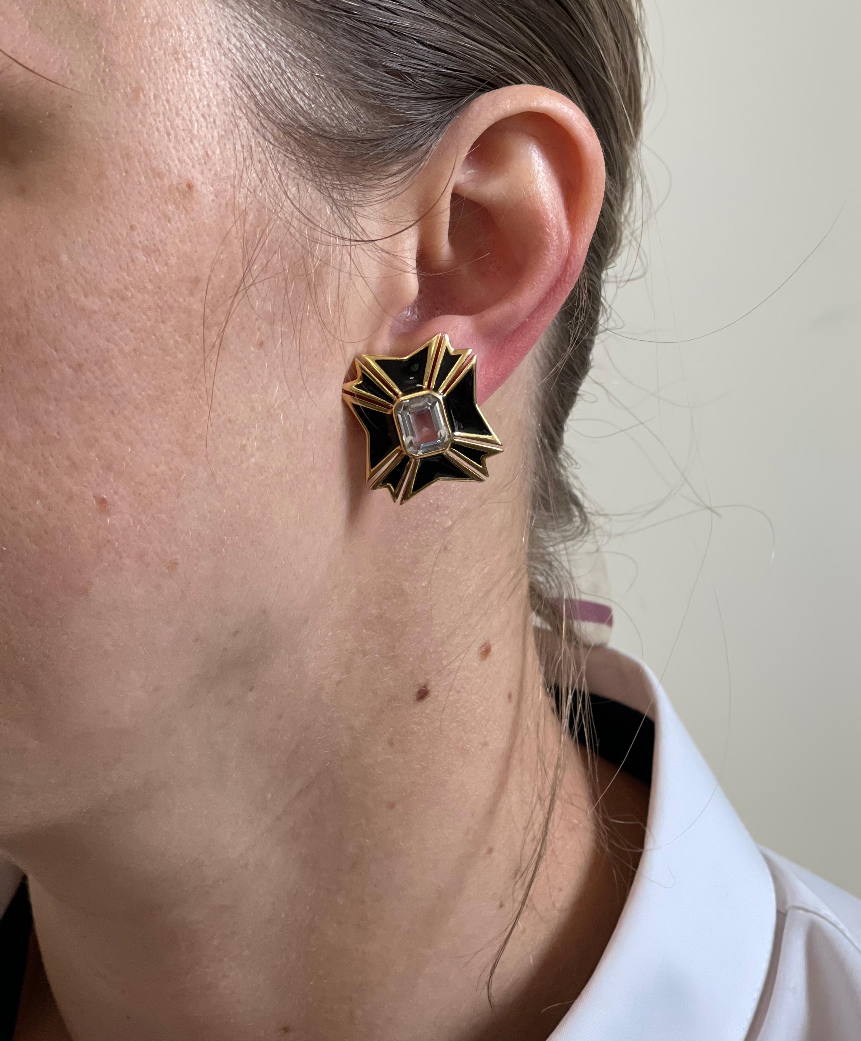 Verdura Malteserkreuz Weißer Topas Gold-Emaille-Ohrringe im Zustand „Hervorragend“ im Angebot in New York, NY