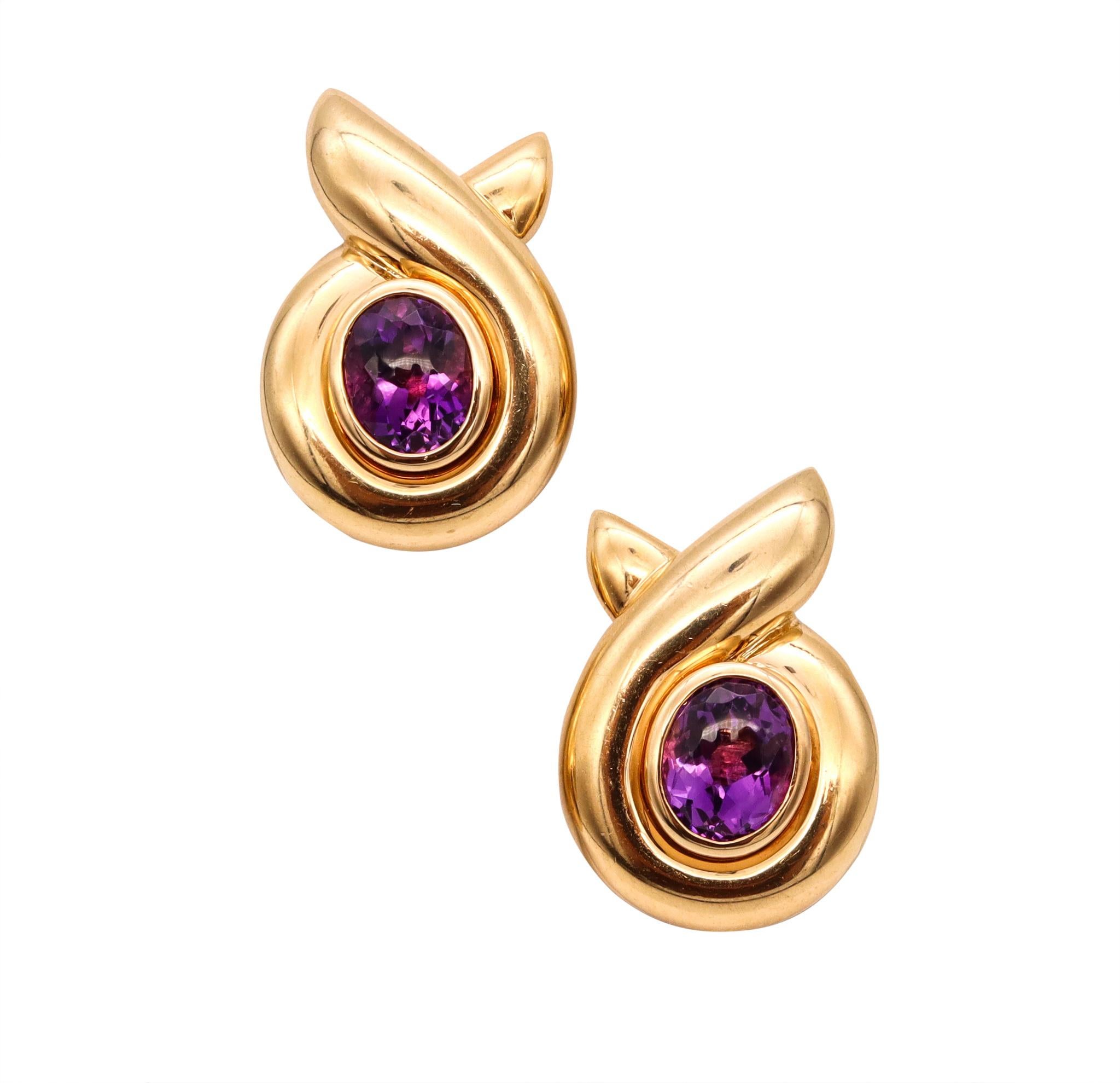 A pair of earrings designed by Verdura.

Beautiful and colorful pieces crafted by the house of Verdura. This pair of iconic earrings has been made in solid yellow gold of 18 karats, with high polished finish and suited at the reverse with omega