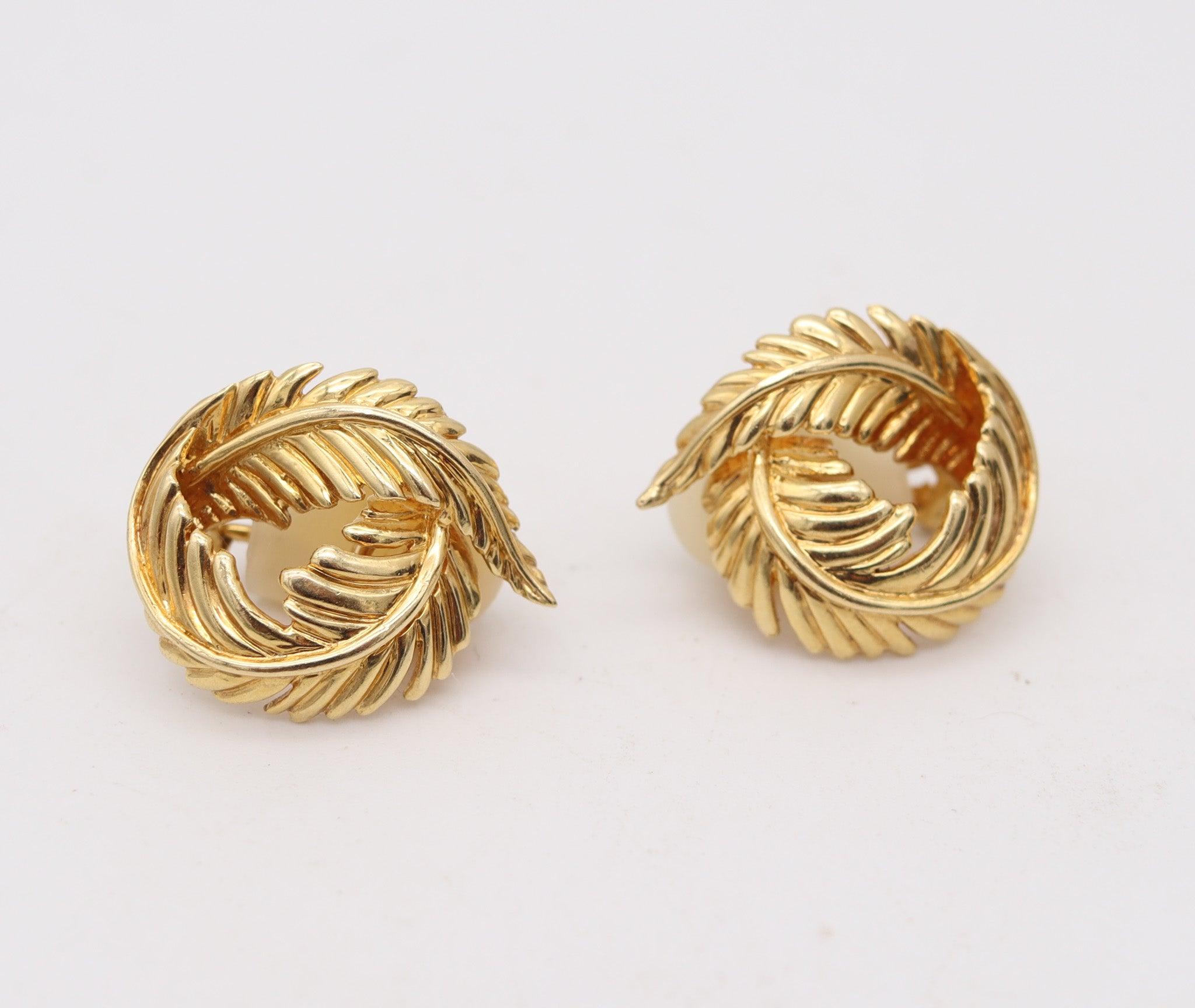 VERDURA Milan 1960 Iconic Twisted Leaves Clips On Earrings in 18Kt Yellow Gold (Boucles d'oreilles feuilles torsadées en or jaune 18Kt) Excellent état - En vente à Miami, FL