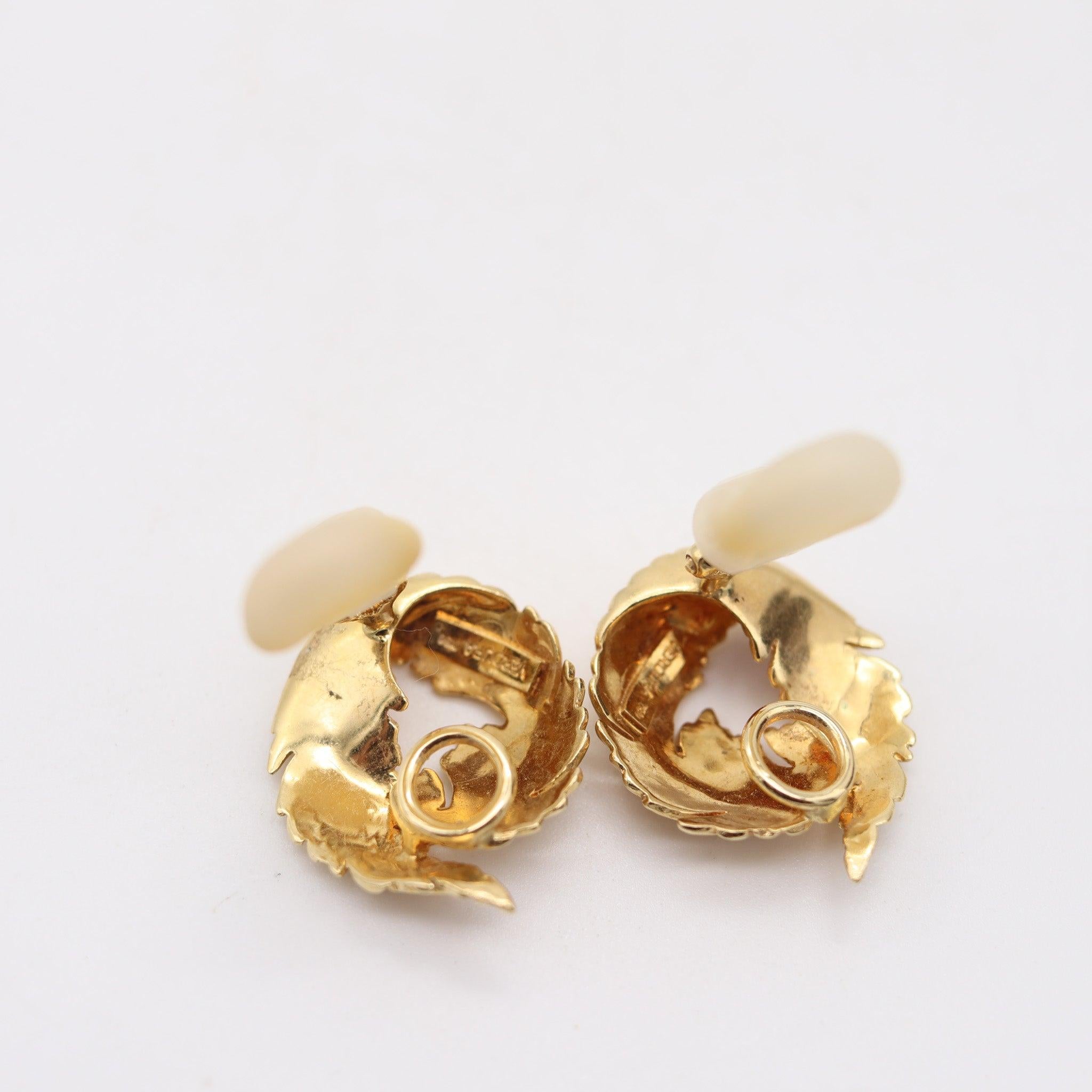 VERDURA Milan 1960 Iconic Twisted Leaves Clips On Earrings in 18Kt Yellow Gold (Boucles d'oreilles feuilles torsadées en or jaune 18Kt) en vente 2