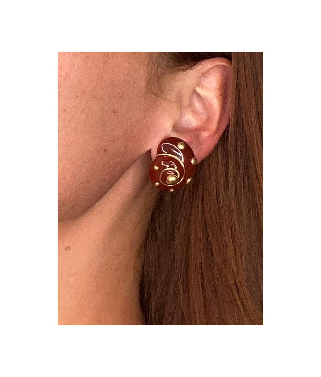Verdura Milan Clip Earrings in 18kt Yellow Gold with Carved Red Carnelian In Excellent Condition In Miami, FL