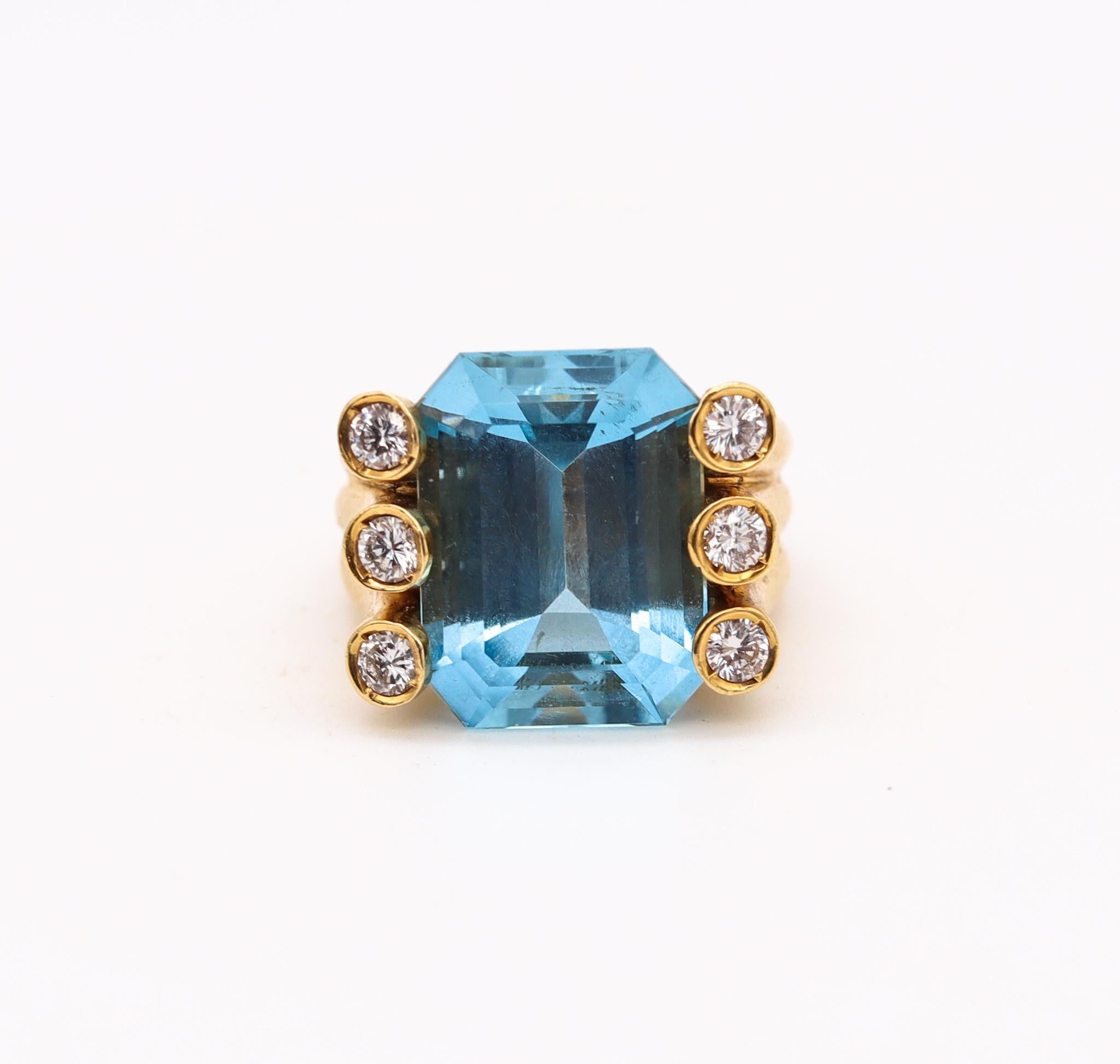 Verdura Milan Cocktail Ring in 18kt Gold with 12.31 Cts in Aquamarine & Diamonds 1