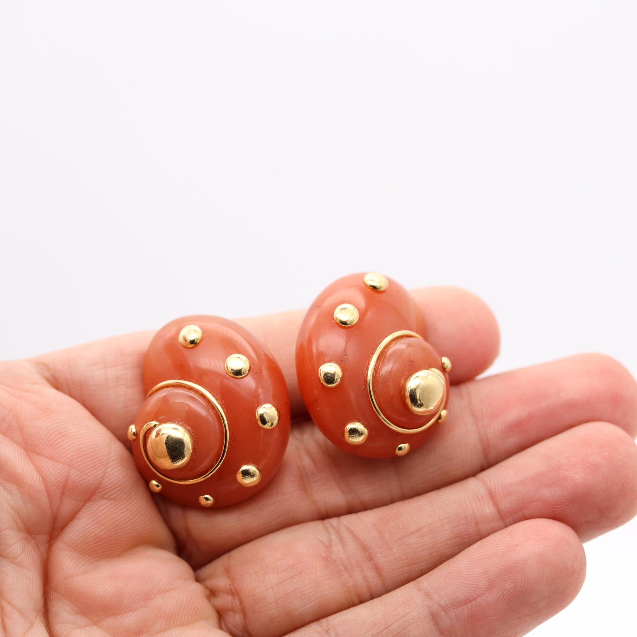 Cabochon Verdura Milan Dots Clip Earrings 18Kt Yellow Gold With Carved Translucent Agate For Sale