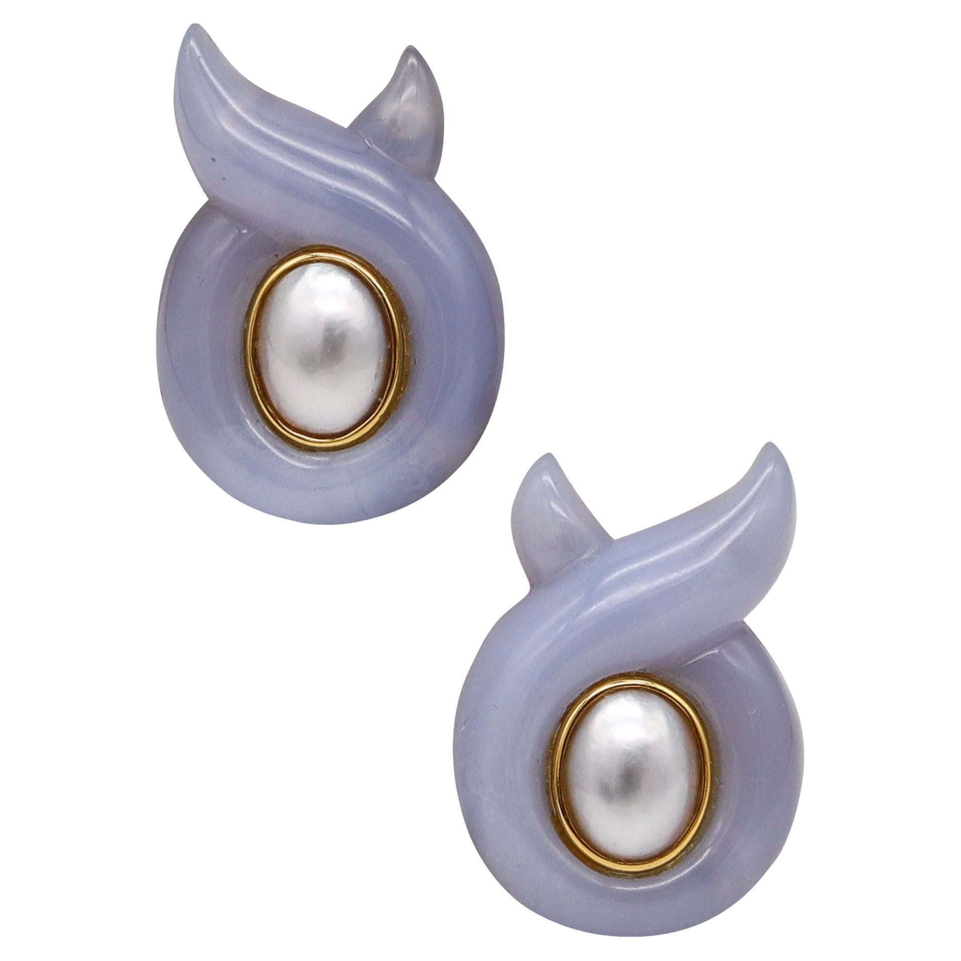 Verdura Milan Free Forms Clip Earrings in 18kt Gold with Carved Blue Lace Agate For Sale