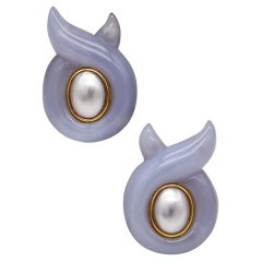 Verdura Milan Free Forms Clip Earrings in 18kt Gold with Carved Blue Lace Agate