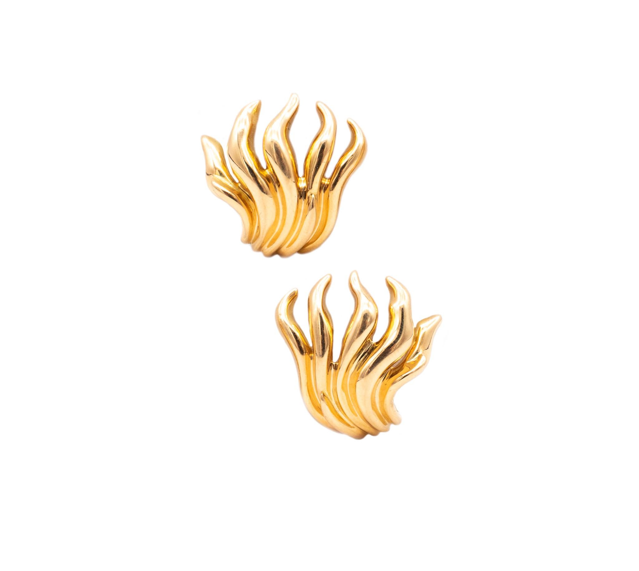 Modernist Verdura Milan Tendril Flames Sculptural Earrings in Solid 18Kt Yellow Gold For Sale