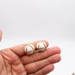 VERDURA Milano – „Caged White Coral“ – französische Clip-Ohrringe aus 18-karätigem Gelbgold