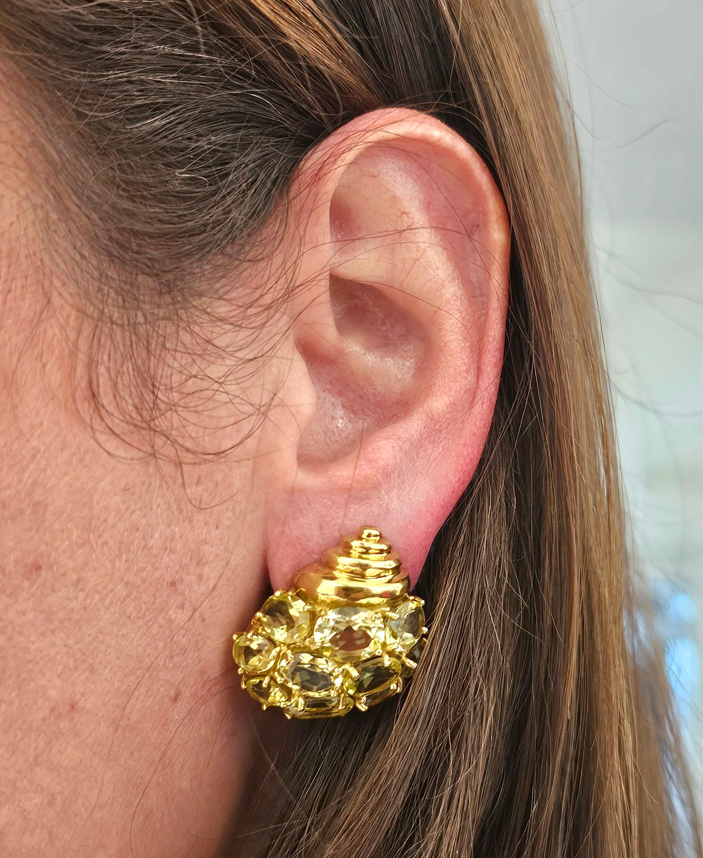 VERDURA Milano Orecchini a clip in oro giallo 18Kt con topazio verde In condizioni ottime in vendita a Miami, FL