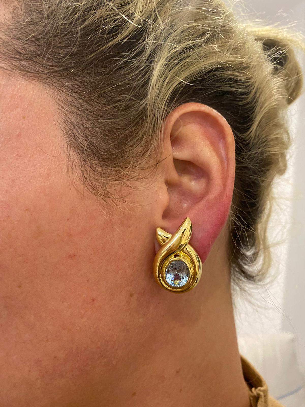 Women's Verdura Milano Convertible Earrings in 18k Yellow Gold with 9.20 Ctw Aquamarines