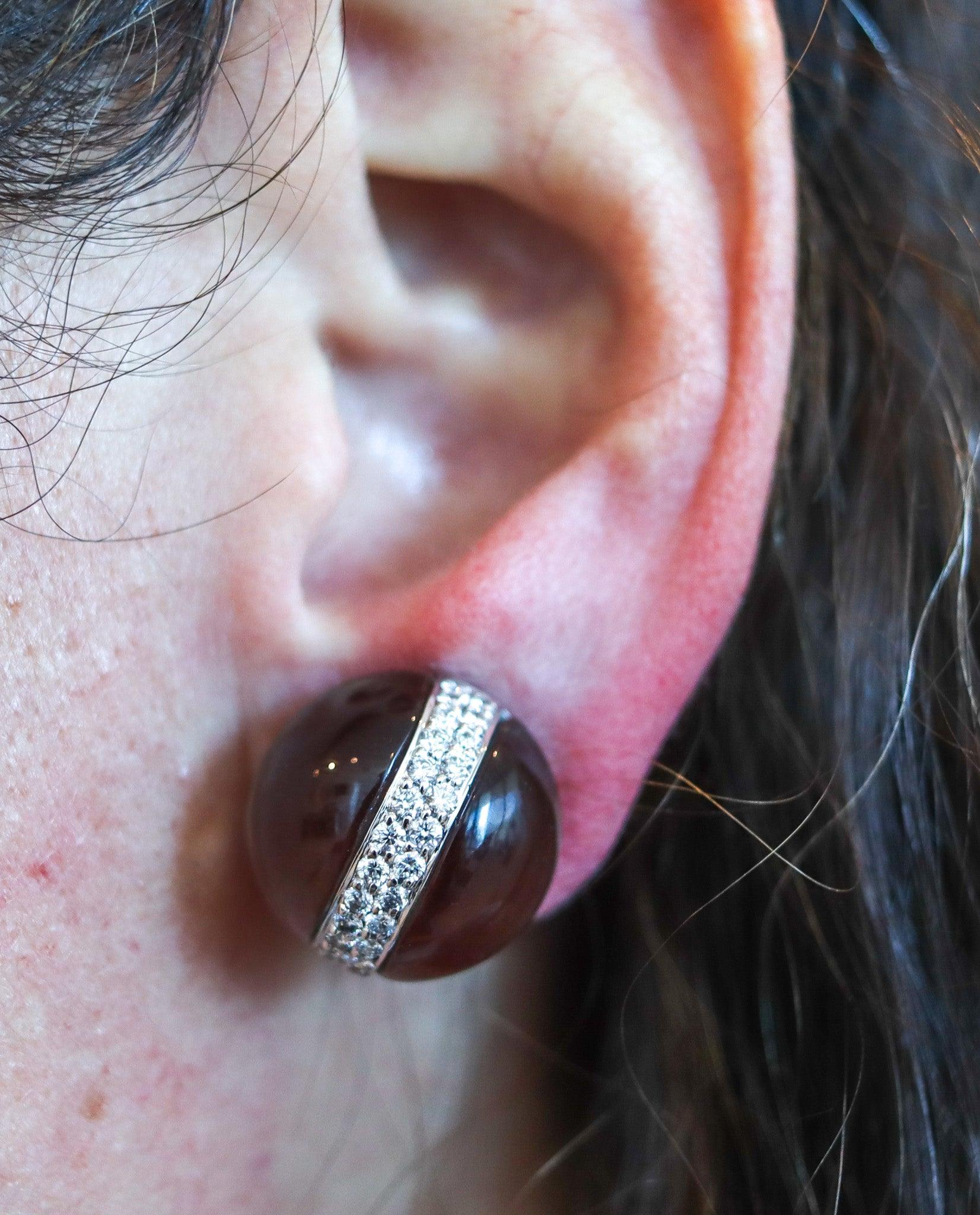 Pair of clips-on earrings designed by Verdura.

This is a gorgeous pair of clips-on earrings, created in Milano Italy by the renowned jewelry house of Verdura. These round clips have been carefully crafted in solid white gold of 18 karats with very