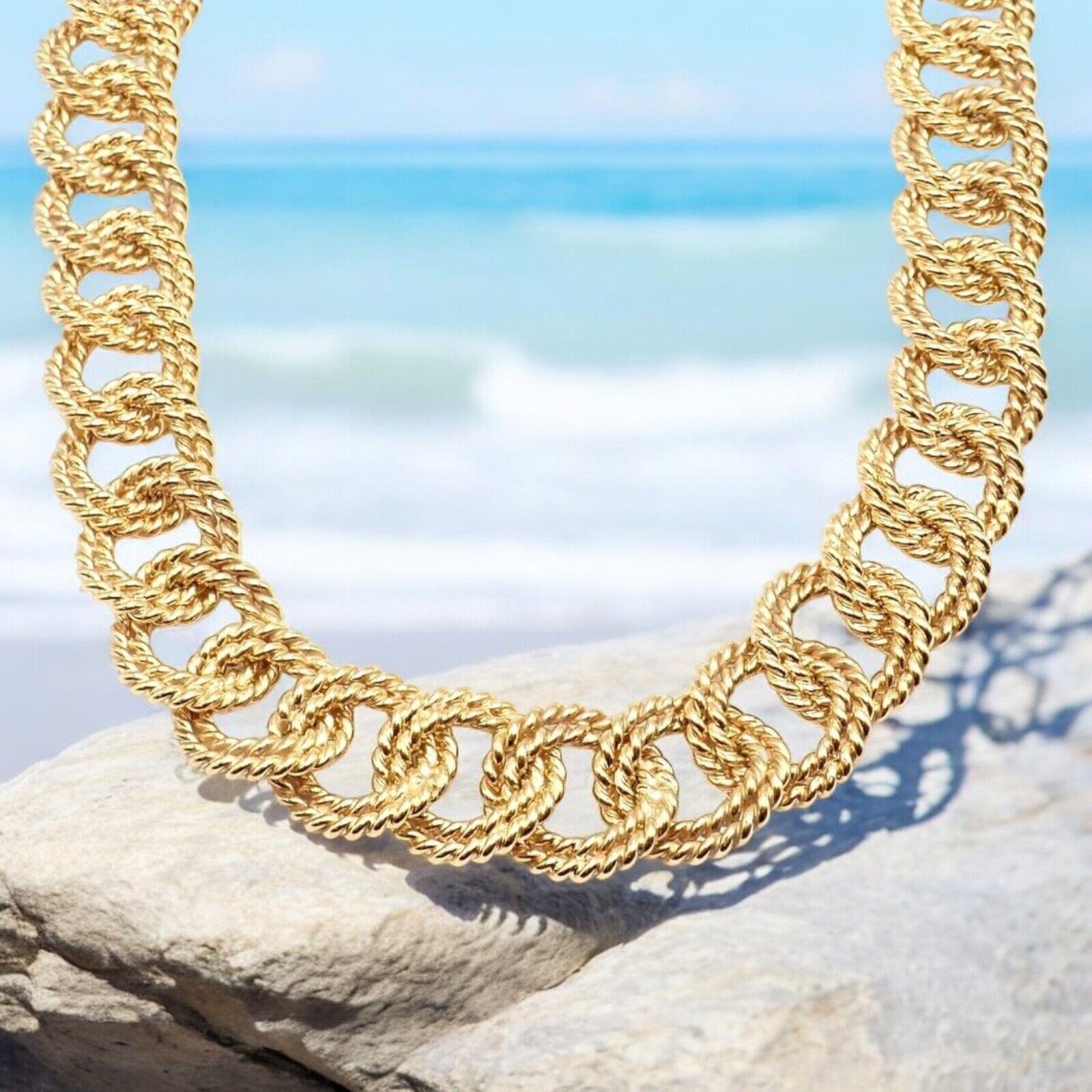 Collana a girocollo in oro giallo 18k Nautical Rope Link di Verdura.
Questo girocollo di Eleg Verdura, che emana un'eleganza senza tempo, è realizzato in luminoso oro giallo 18 carati con un caratteristico motivo a maglie di corda. 
Il pezzo, che