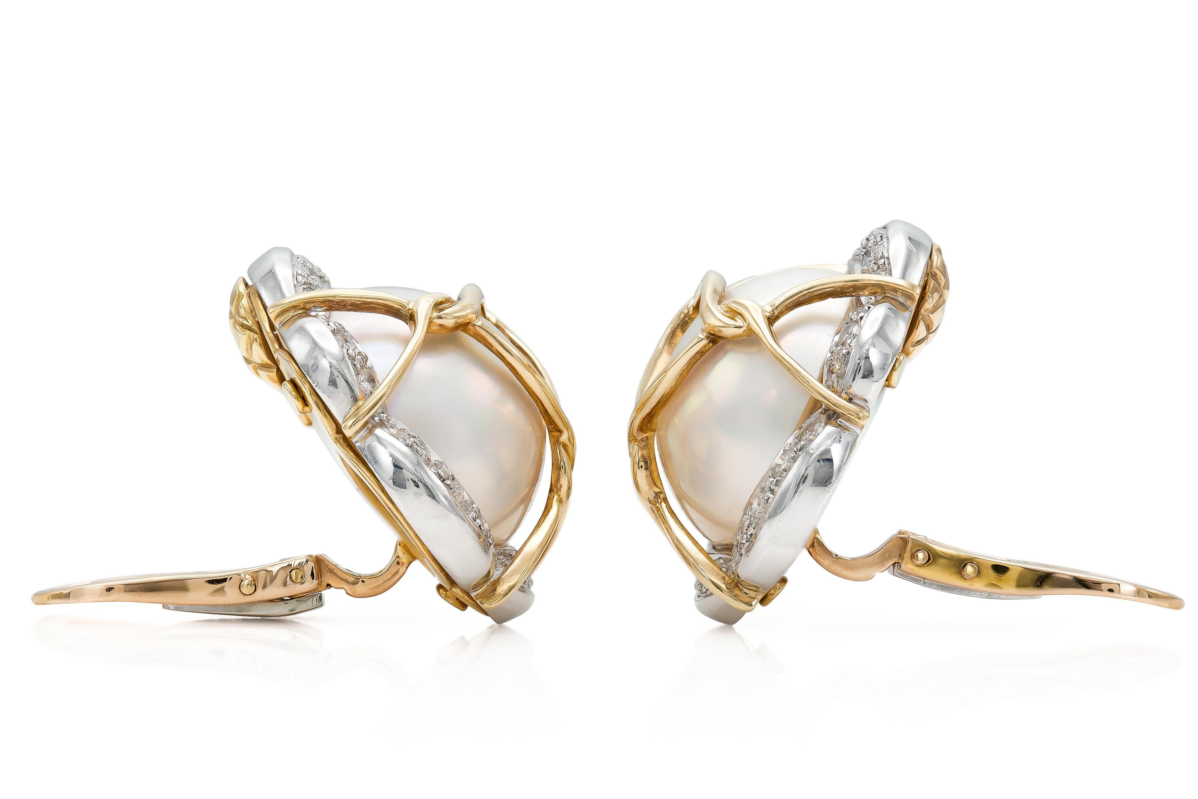 Taille cabochon Boucles d'oreilles en perles et diamants de Verdura en vente