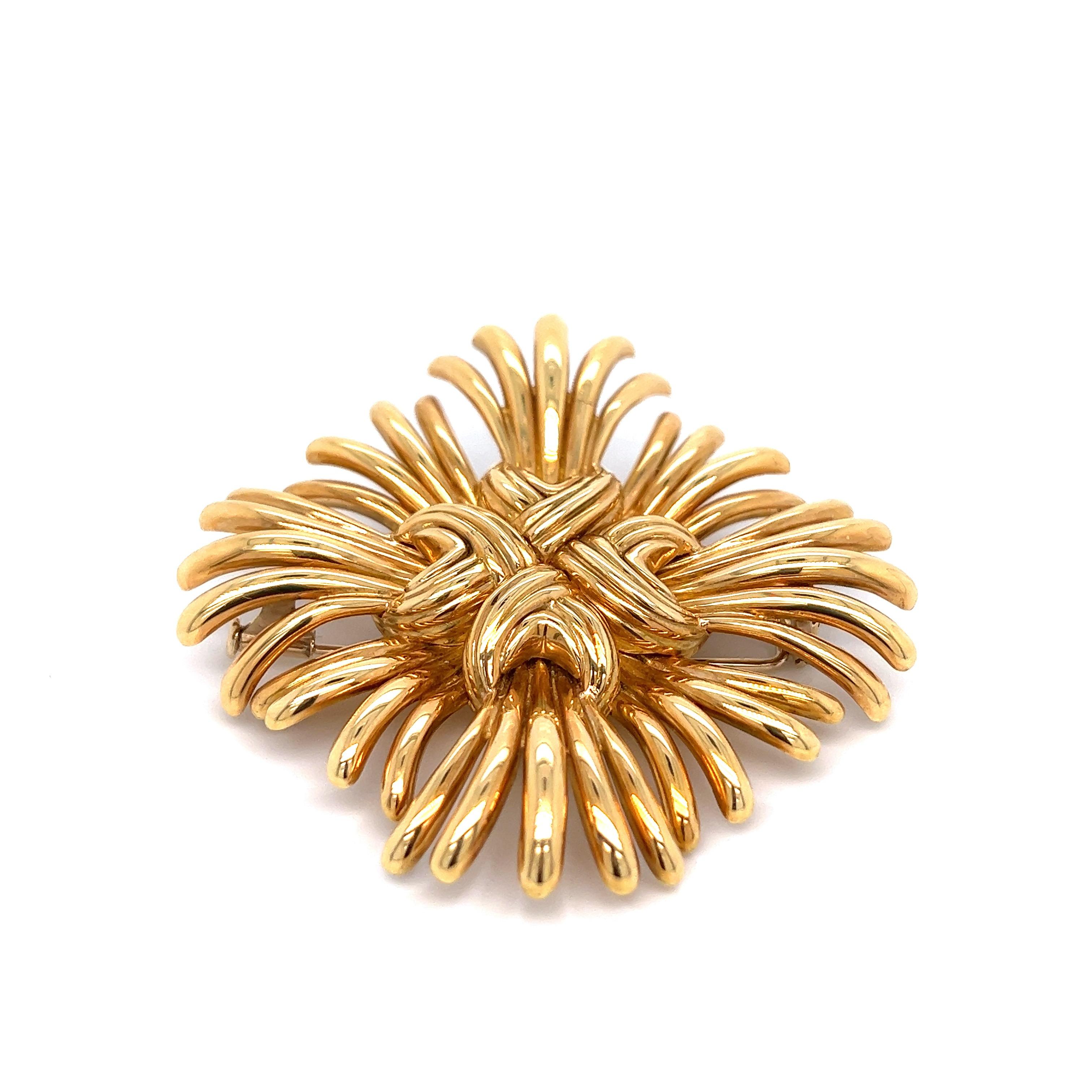 Verdura Ray Gold Brooch In Excellent Condition For Sale In New York, NY