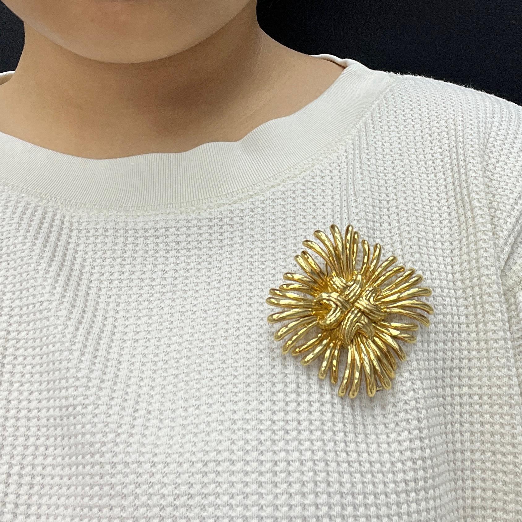 Verdura Ray Gold Brooch For Sale 2