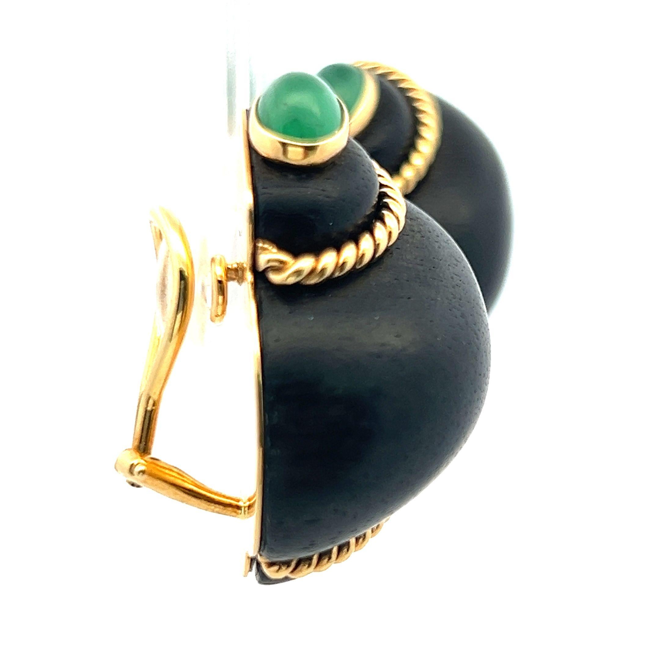 Women's Verdura Shell 1.50 Carat Emerald 1.50 Carat Ruby 18K YG Clip On Earrings For Sale