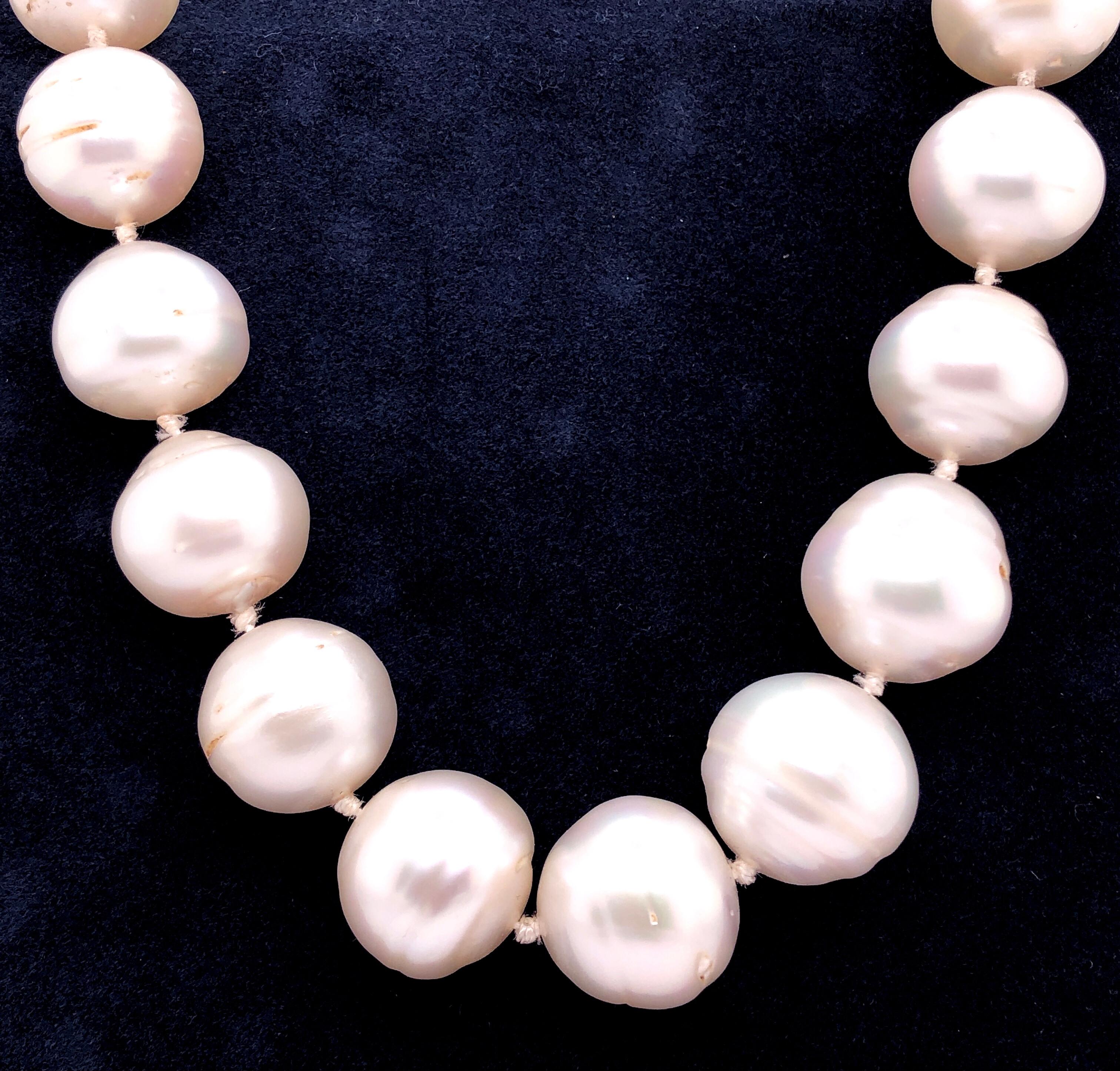 Verdura 20 inch Pearl Necklace.
Short strand of 23 graduated baroque white south sea pearls on a pearl plunger clasp (included in pearl count). 124.4 grams total weight. Approx size of pearls 17.75mm on average. 

Provenance:
A NYC Socialite
Vedura