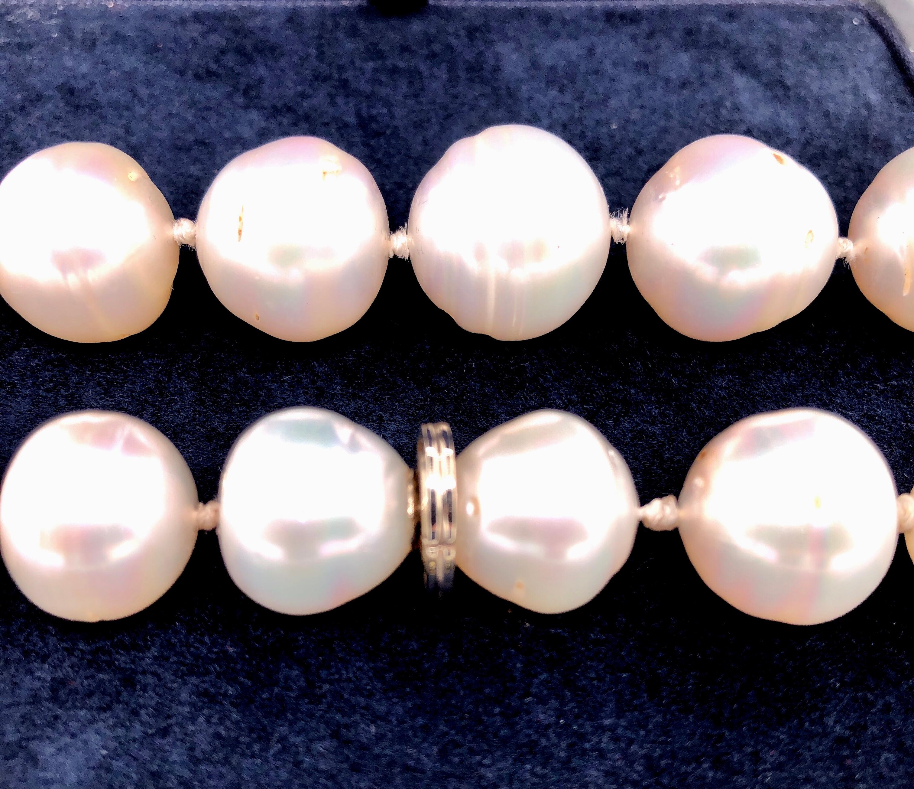 Verdura Strand of Baroque Pearl Necklace In Good Condition In Stamford, CT
