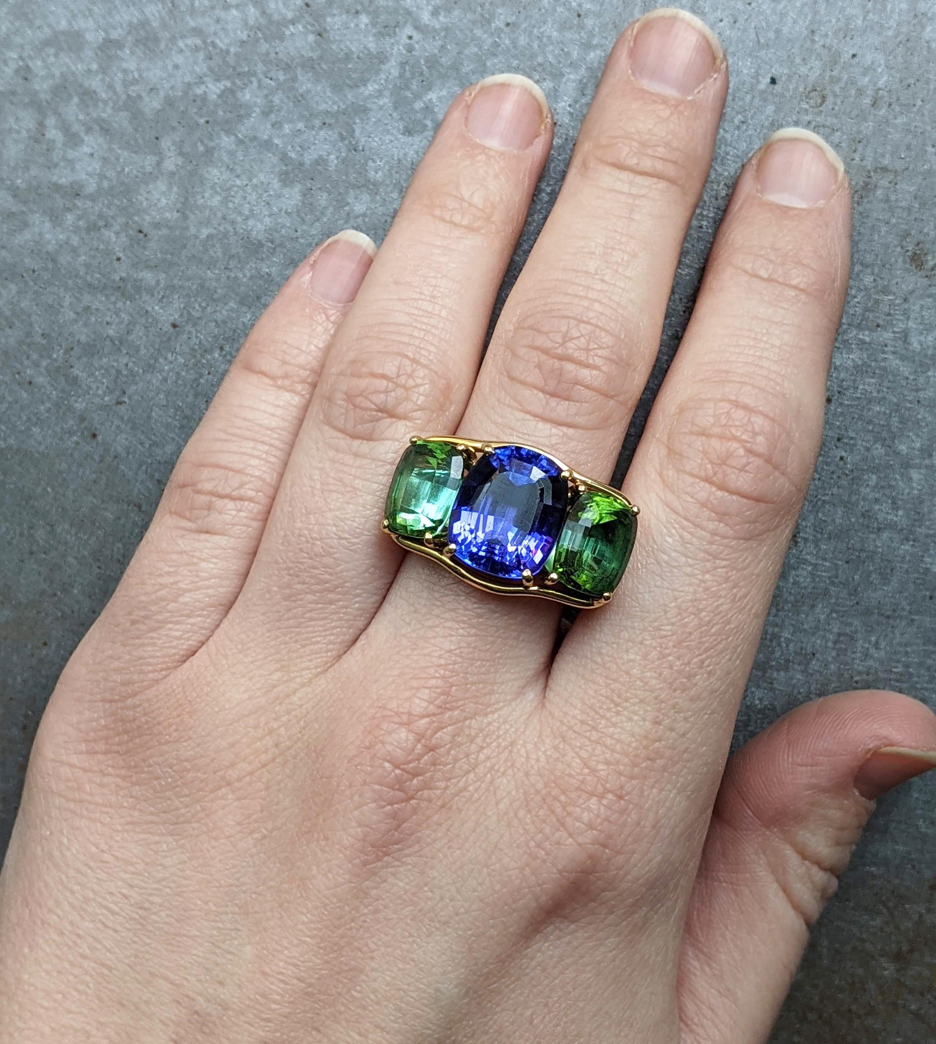 Verdura Tanzanite Tourmaline Yellow Gold Three-Stone Ring For Sale 3