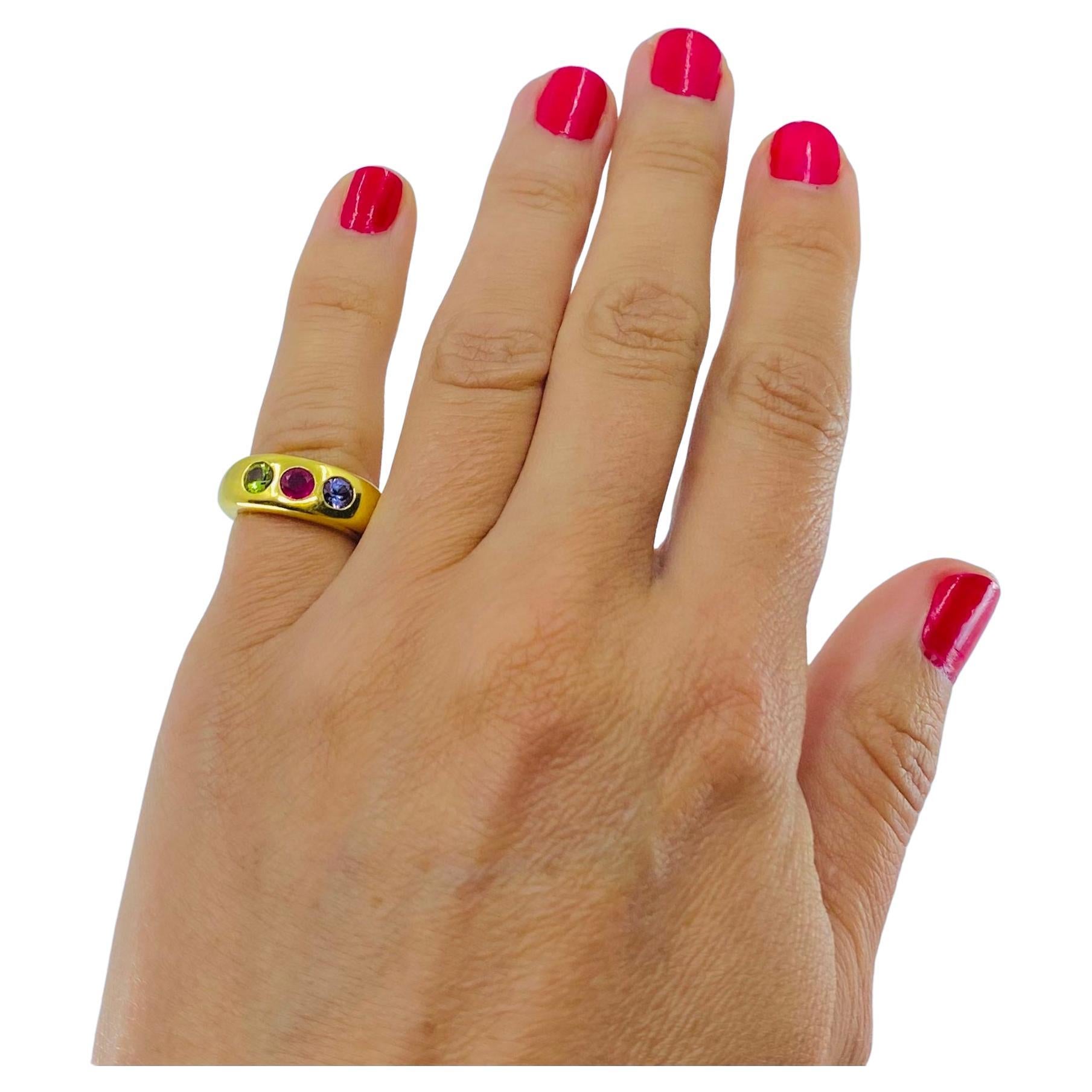 DESIGNER: Verdura
CIRCA: 1980s
MATERIALS: 18k Yellow Gold
GEMSTONE: Amethyst, Ruby, Peridot
WEIGHT: 12.2 grams
MEASUREMENT: 1/4