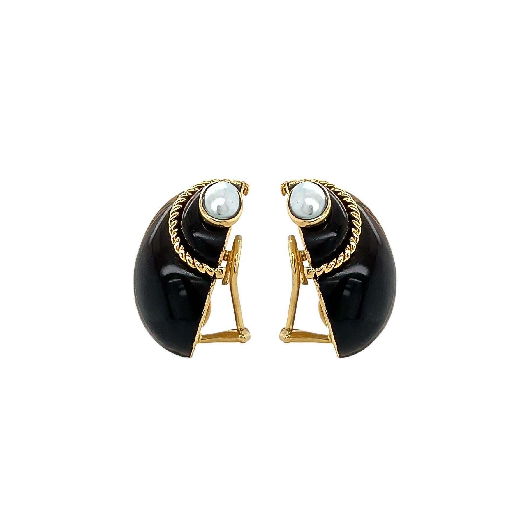 Verdura Tigerauge Perle Muschel Gold Ohrringe im Zustand „Gut“ im Angebot in New York, NY