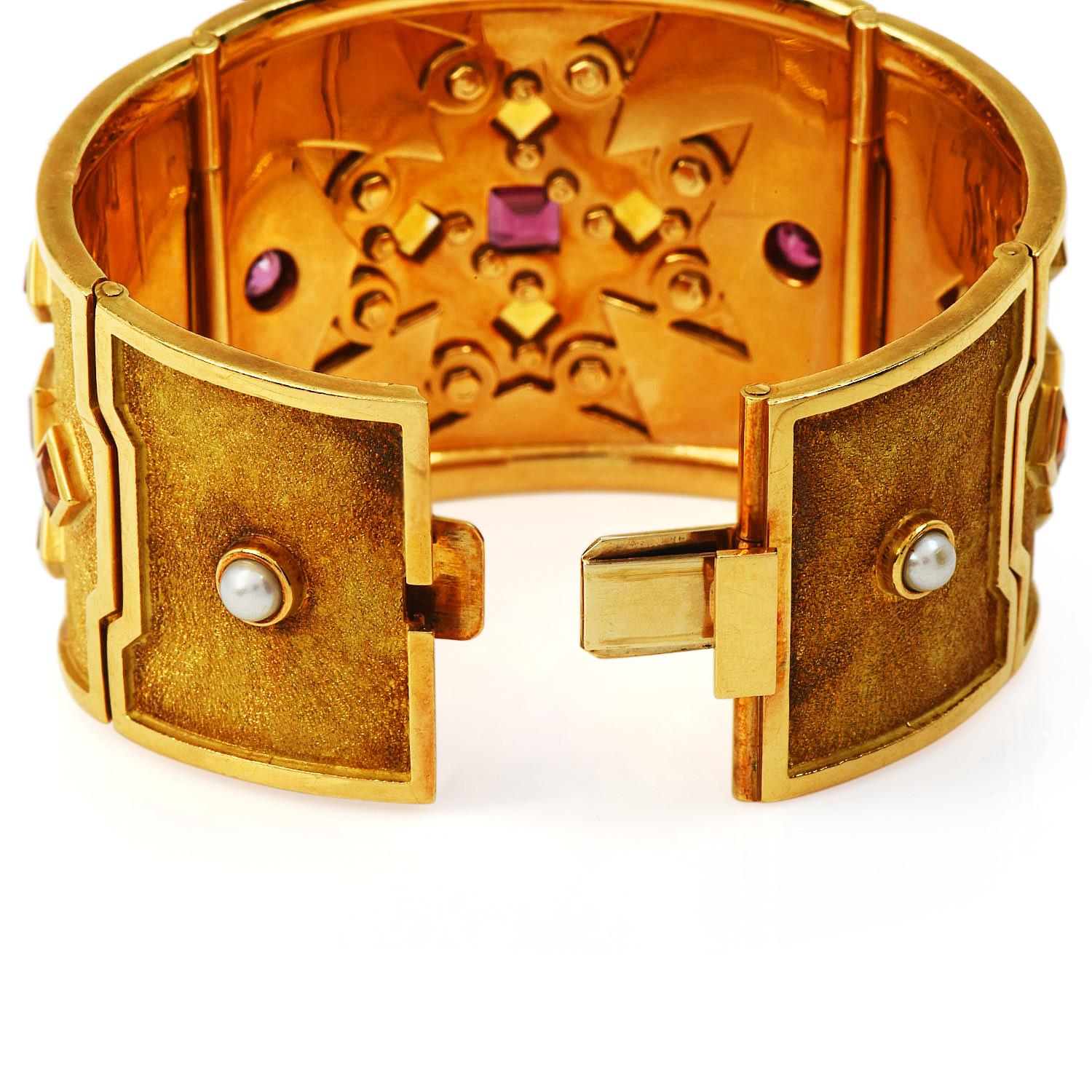 Verdura Bracelet jonc vintage croix de Malte en or 18 carats et émail avec plusieurs pierres précieuses Unisexe en vente