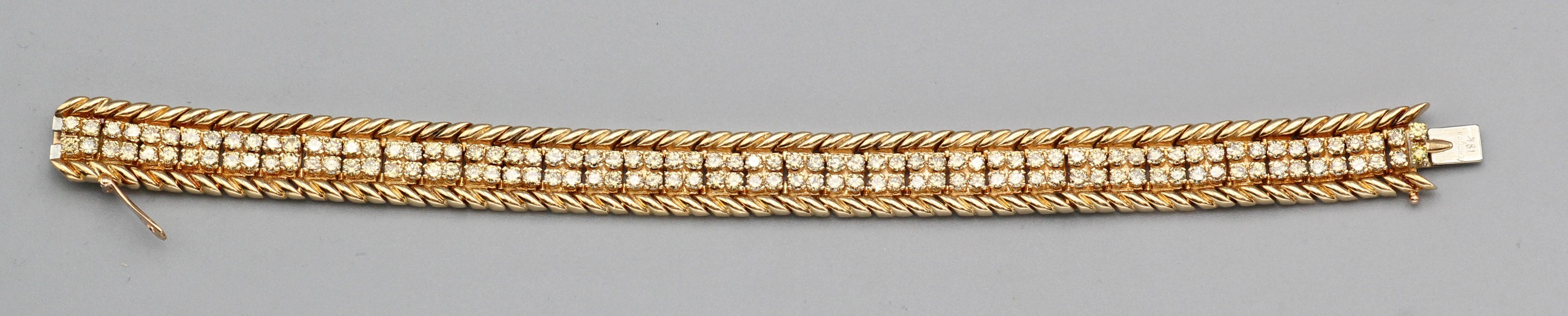 Brilliant Cut Verdura Yellow Diamond 18k Gold Link Bracelet For Sale